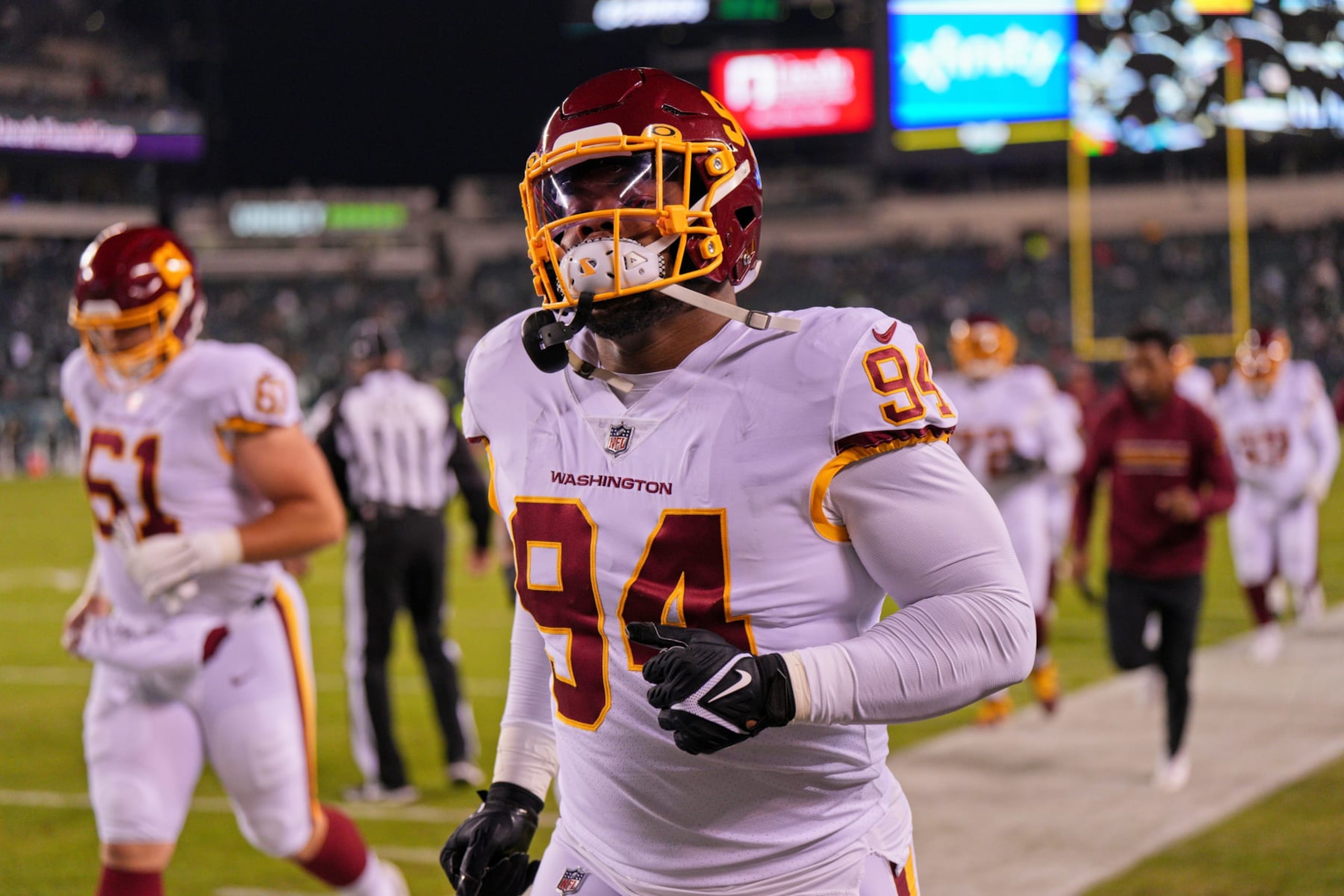 PHILADELPHIA, PA - DECEMBER 19: Washington Football Team defensive tackle Daron Payne (94) looks on during the game between the Washington Football Team and the Philadelphia Eagles on December 21, 2021 at Lincoln Financial Field in Philadelphia, PA. (Photo by Andy Lewis/Icon Sportswire via Getty Images) PHILADELPHIA, PA - DECEMBER 19: Washington Football Team defensive tackle Daron Payne (94) looks on during the game between the Washington Football Team and the Philadelphia Eagles on December 21, 2021 at Lincoln Financial Field in Philadelphia, PA. (Photo by Andy Lewis/Icon Sportswire via Getty Images)