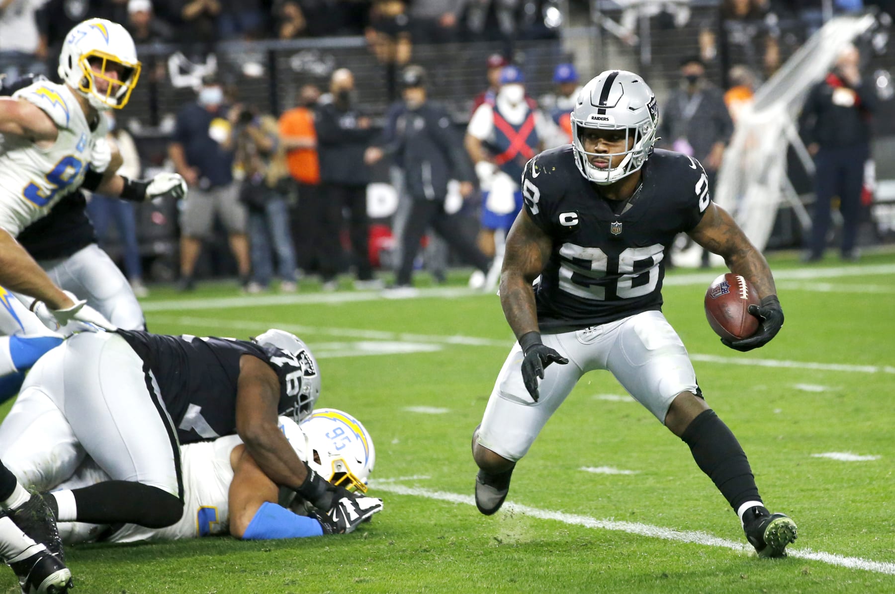LAS VEGAS, NEVADA - JANUARY 09: Running back Josh Jacobs #28 of the Las Vegas Raiders carries the ball on a touchdown run against the Los Angles Chargers at Allegiant Stadium on January 09, 2022 in Las Vegas, Nevada. (Photo by Steve Marcus/Getty Images)