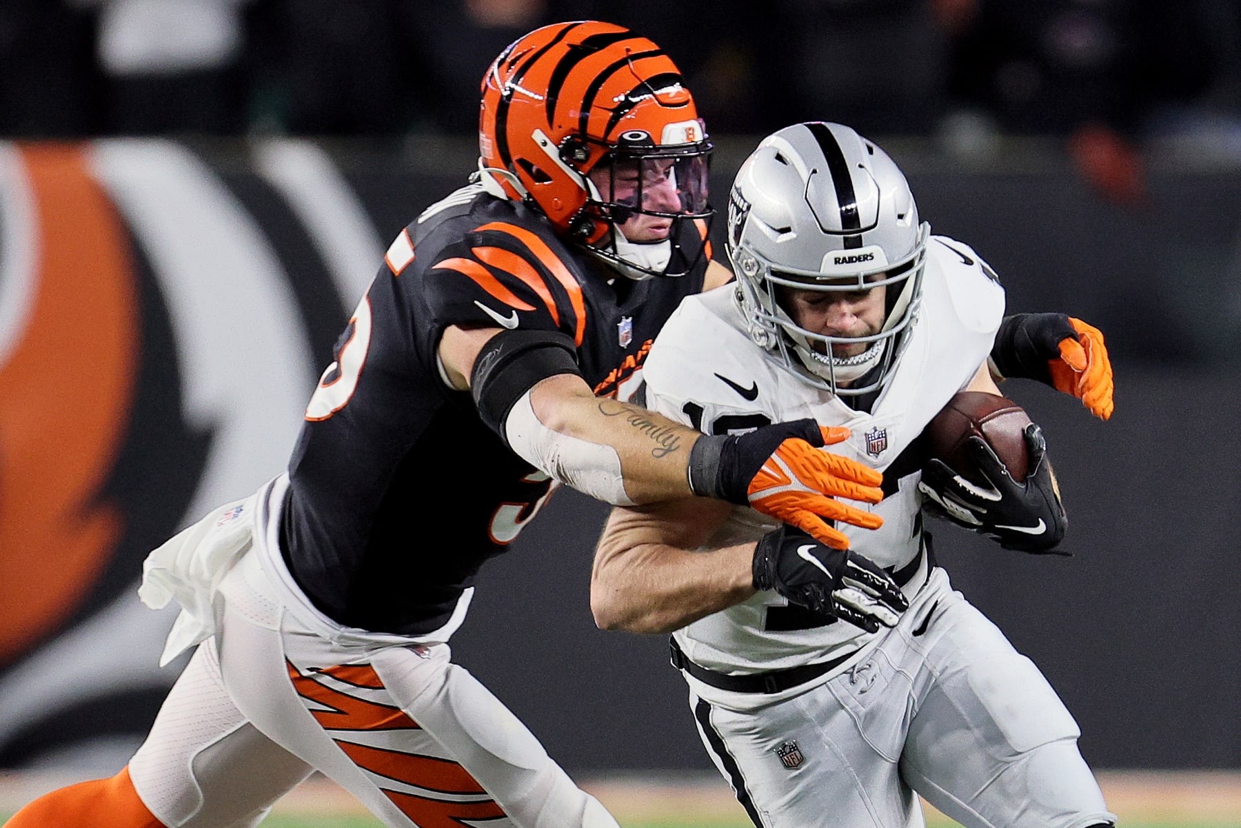 CINCINNATI, OHIO - JANUARY 15: Hunter Renfrow #13 of the Las Vegas Raiders carries the ball against the Cincinnati Bengals during the second half of the AFC Wild Card playoff game at Paul Brown Stadium on January 15, 2022 in Cincinnati, Ohio. (Photo by Andy Lyons/Getty Images)