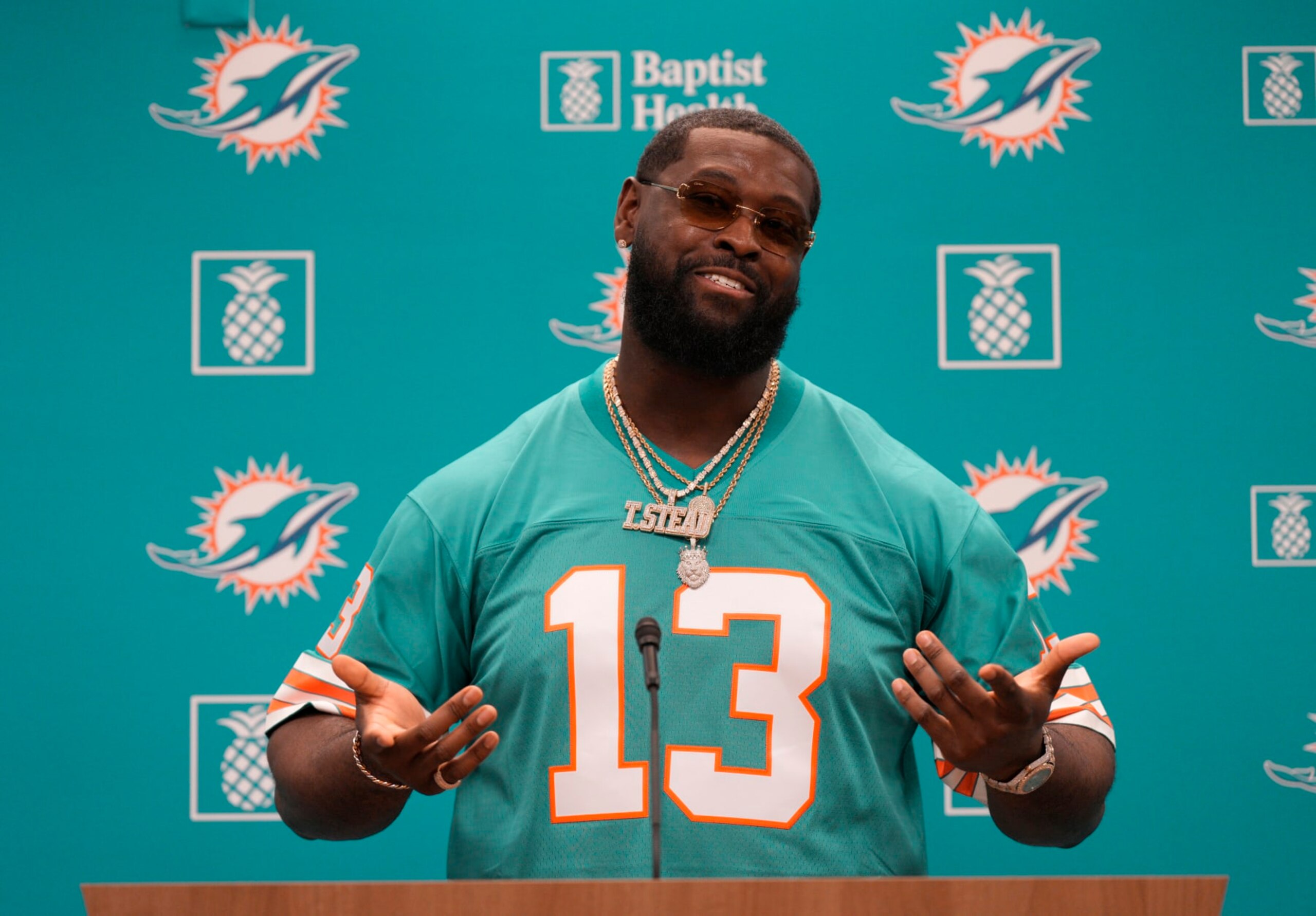 MIAMI GARDENS, FLORIDA - MARCH 24: Terron Armstead speaks with the media after being introduced by the Miami Dolphins at Baptist Health Training Complex on March 24, 2022 in Miami Gardens, Florida. (Photo by Mark Brown/Getty Images) MIAMI GARDENS, FLORIDA - MARCH 24: Terron Armstead speaks with the media after being introduced by the Miami Dolphins at Baptist Health Training Complex on March 24, 2022 in Miami Gardens, Florida. (Photo by Mark Brown/Getty Images)