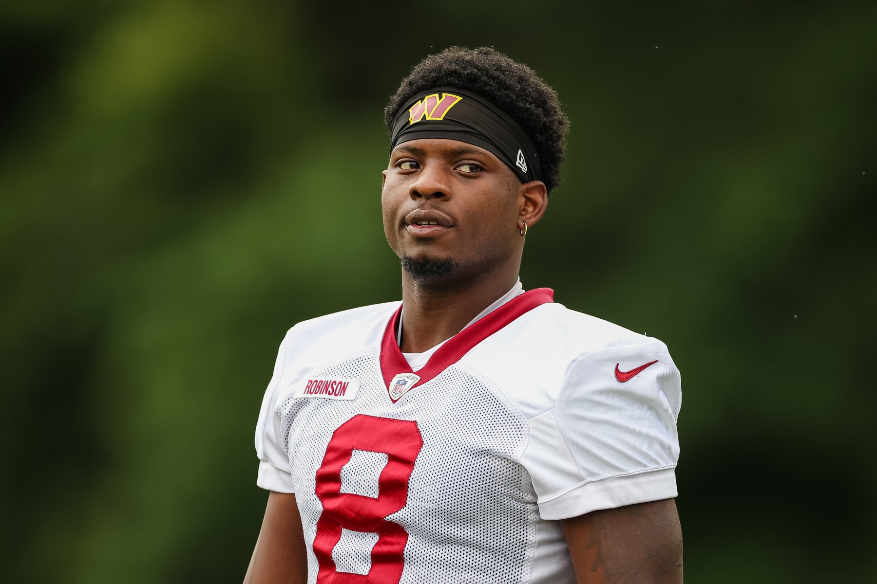 ASHBURN, VA - AUGUST 17: Brian Robinson #8 of the Washington Commanders participates in a drill during training camp at INOVA Sports Performance Center on August 17, 2022 in Ashburn, Virginia. (Photo by Scott Taetsch/Getty Images)