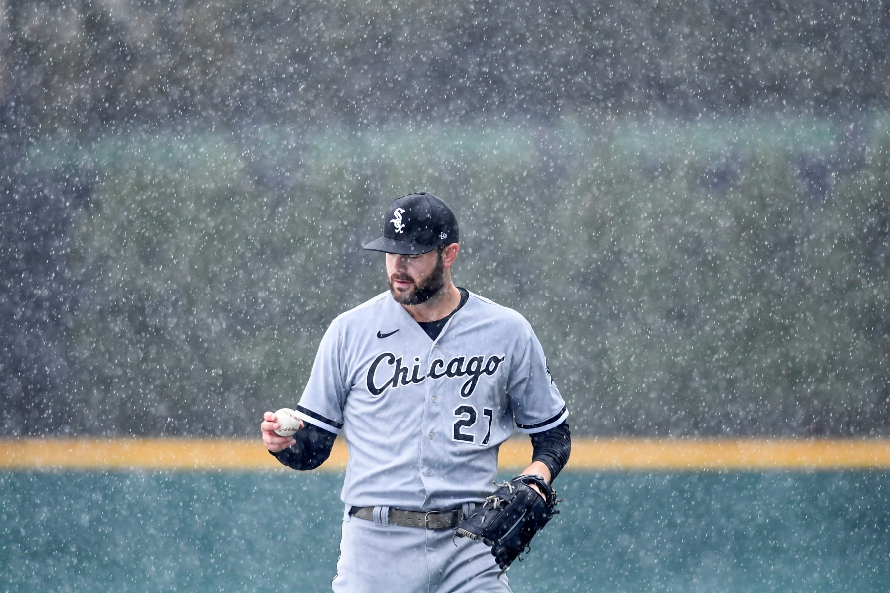 CLEVELAND, OH - AUGUST 21: Rain falls as Lucas Giolito #27 of the Chicago White Sox warms up prior to a game against the Cleveland Guardians at Progressive Field on August 21, 2022 in Cleveland, Ohio. (Photo by Nick Cammett/Getty Images)