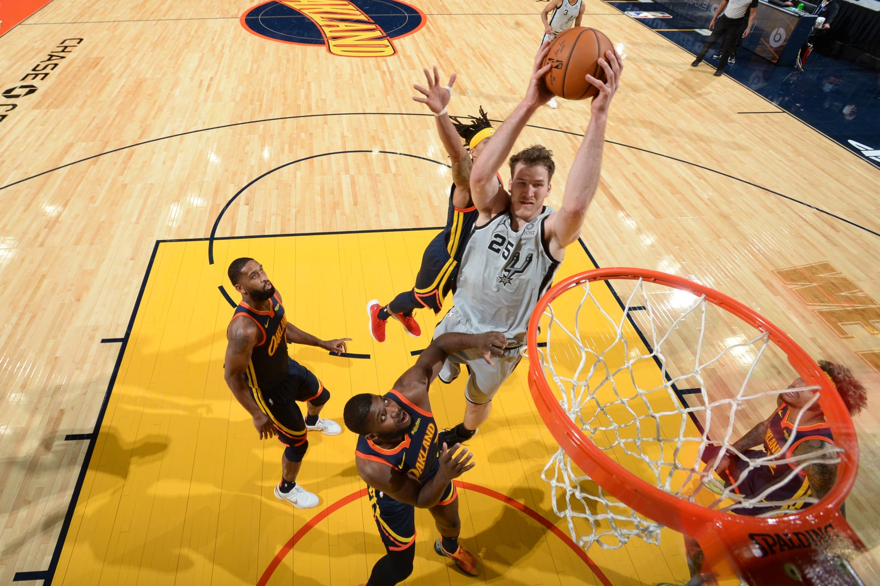 SAN FRANCISCO, CA - January 20: Jakob Poeltl #25 of the San Antonio Spurs shoots the ball during the game against the Golden State Warriors on January 20, 2021 at Chase Center in San Francisco, California. NOTE TO USER: User expressly acknowledges and agrees that, by downloading and or using this photograph, user is consenting to the terms and conditions of Getty Images License Agreement. Mandatory Copyright Notice: Copyright 2021 NBAE (Photo by Noah Graham/NBAE via Getty Images)