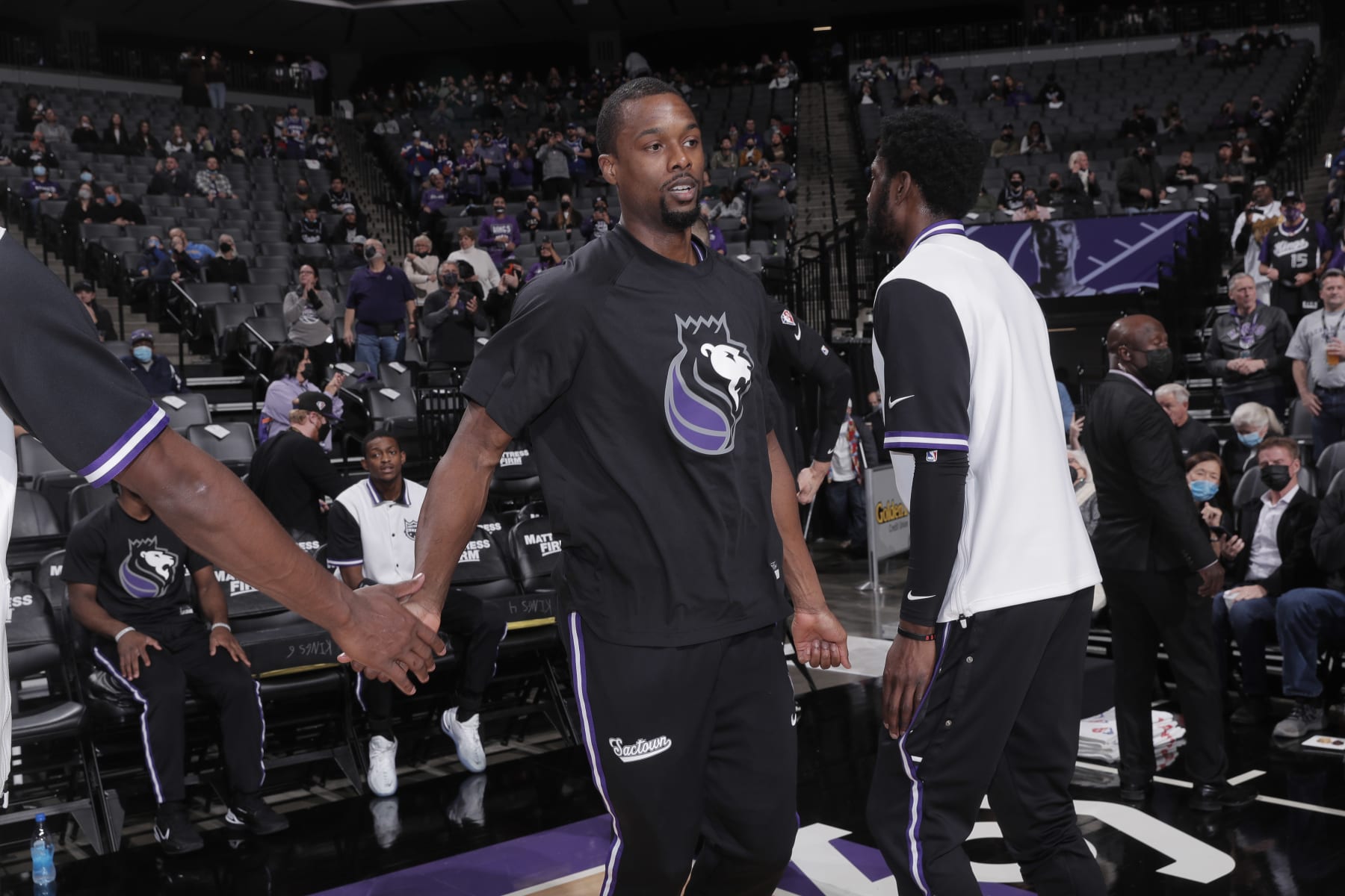 SACRAMENTO, CA - DECEMBER 15: Harrison Barnes #40 of the Sacramento Kings gets introduced into the starting lineup against the Washington Wizards on December 15, 2021 at Golden 1 Center in Sacramento, California. NOTE TO USER: User expressly acknowledges and agrees that, by downloading and or using this photograph, User is consenting to the terms and conditions of the Getty Images Agreement. Mandatory Copyright Notice: Copyright 2021 NBAE (Photo by Rocky Widner/NBAE via Getty Images)
