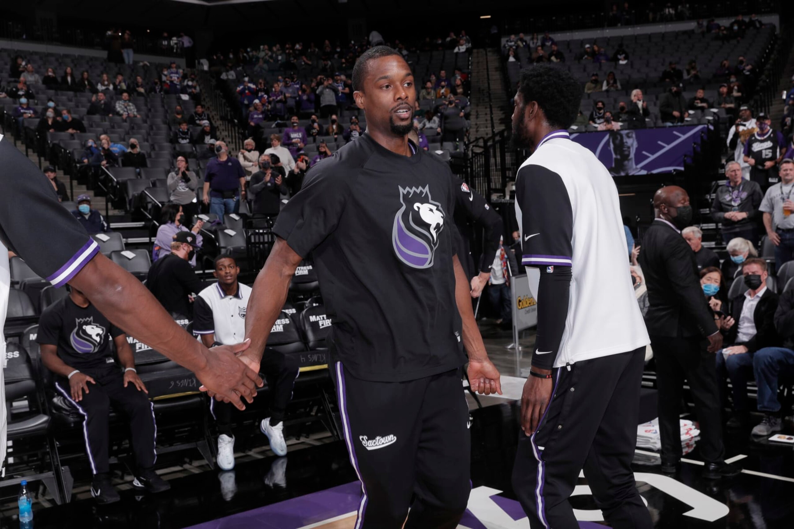 SACRAMENTO, CA - DECEMBER 15: Harrison Barnes #40 of the Sacramento Kings gets introduced into the starting lineup against the Washington Wizards on December 15, 2021 at Golden 1 Center in Sacramento, California. NOTE TO USER: User expressly acknowledges and agrees that, by downloading and or using this photograph, User is consenting to the terms and conditions of the Getty Images Agreement. Mandatory Copyright Notice: Copyright 2021 NBAE (Photo by Rocky Widner/NBAE via Getty Images)