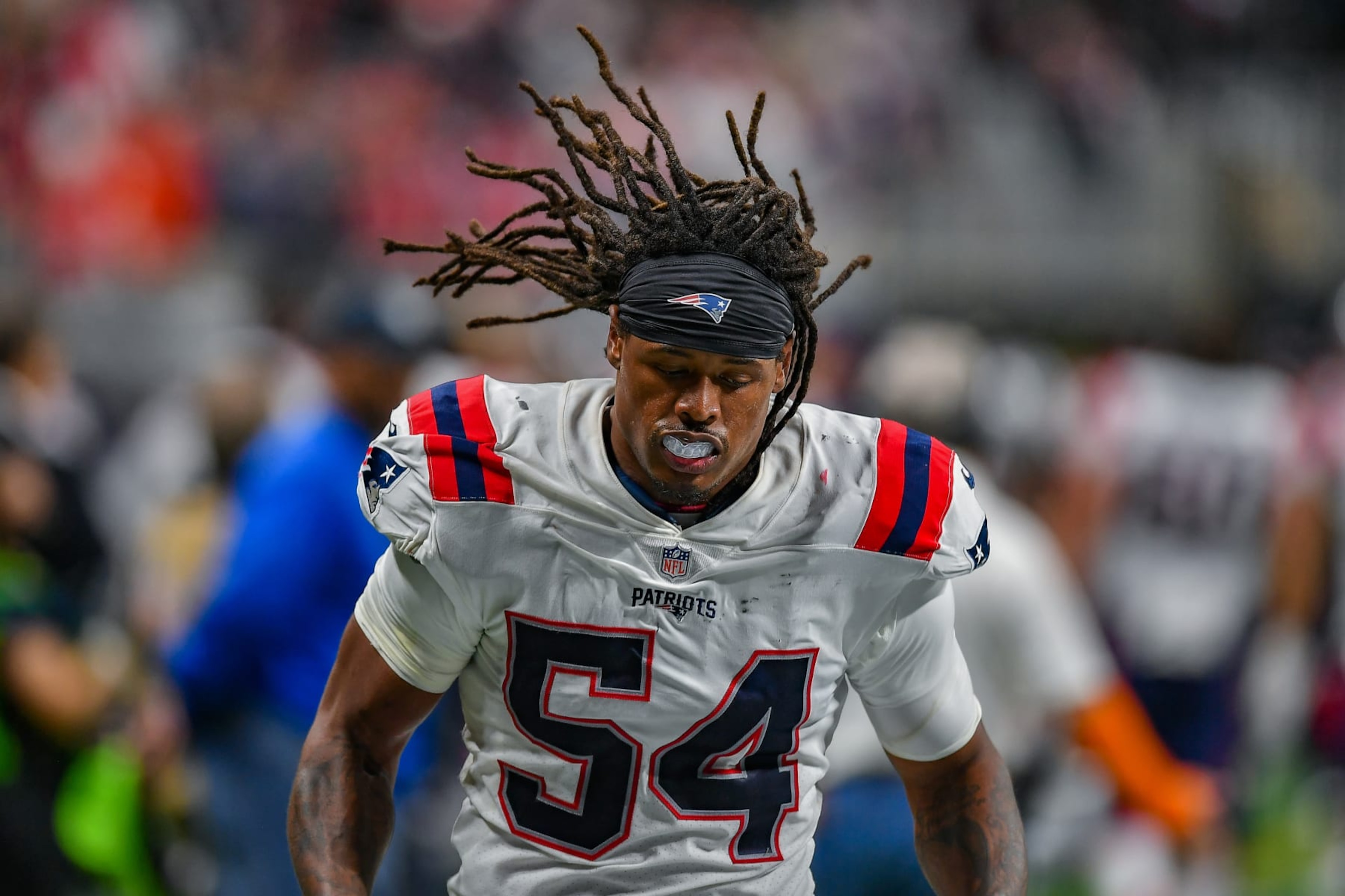 ATLANTA, GA NOVEMBER 18: New England outside linebacker Dont'a Hightower (54) during the NFL game between the New England Patriots and the Atlanta Falcons on November 18th, 2021 at Mercedes-Benz Stadium in Atlanta, GA. (Photo by Rich von Biberstein/Icon Sportswire via Getty Images) ATLANTA, GA NOVEMBER 18: New England outside linebacker Dont'a Hightower (54) during the NFL game between the New England Patriots and the Atlanta Falcons on November 18th, 2021 at Mercedes-Benz Stadium in Atlanta, GA. (Photo by Rich von Biberstein/Icon Sportswire via Getty Images)