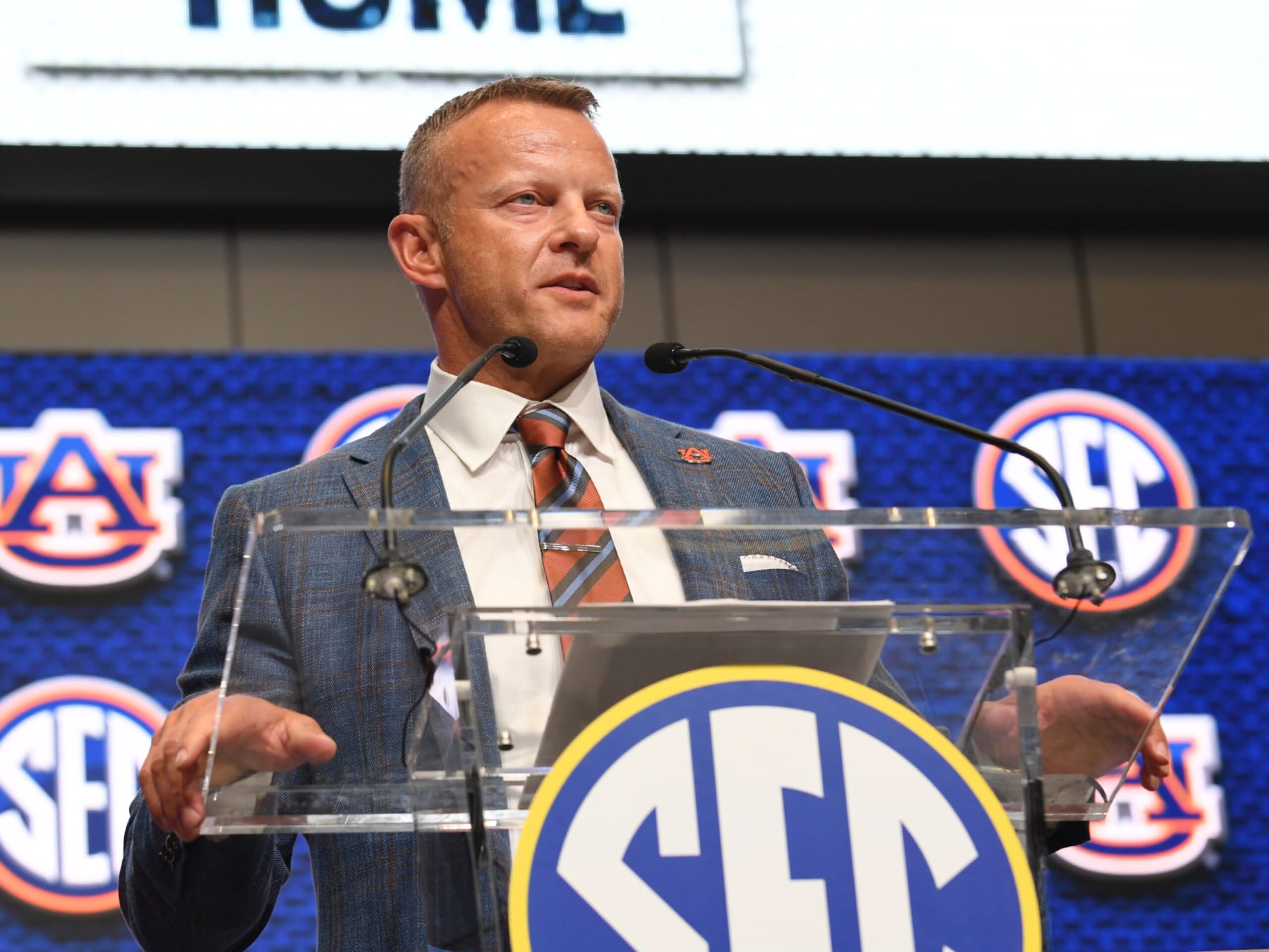 ATLANTA, GA - JULY 21: Auburn Tigers Head Coach Brian Harsin addresses the media during the SEC Football Kickoff Media Days on July 21, 2022, at the College Football Hall of Fame in Atlanta, GA.(Photo by Jeffrey Vest/Icon Sportswire via Getty Images) ATLANTA, GA - JULY 21: Auburn Tigers Head Coach Brian Harsin addresses the media during the SEC Football Kickoff Media Days on July 21, 2022, at the College Football Hall of Fame in Atlanta, GA.(Photo by Jeffrey Vest/Icon Sportswire via Getty Images)
