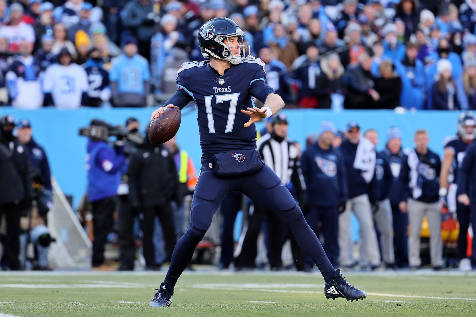 NASHVILLE, TENNESSEE - JANUARY 22: Quarterback Ryan Tannehill #17 of the Tennessee Titans throws a first quarter pass against the Cincinnati Bengals in the AFC Divisional Playoff game at Nissan Stadium on January 22, 2022 in Nashville, Tennessee. (Photo by Andy Lyons/Getty Images)
