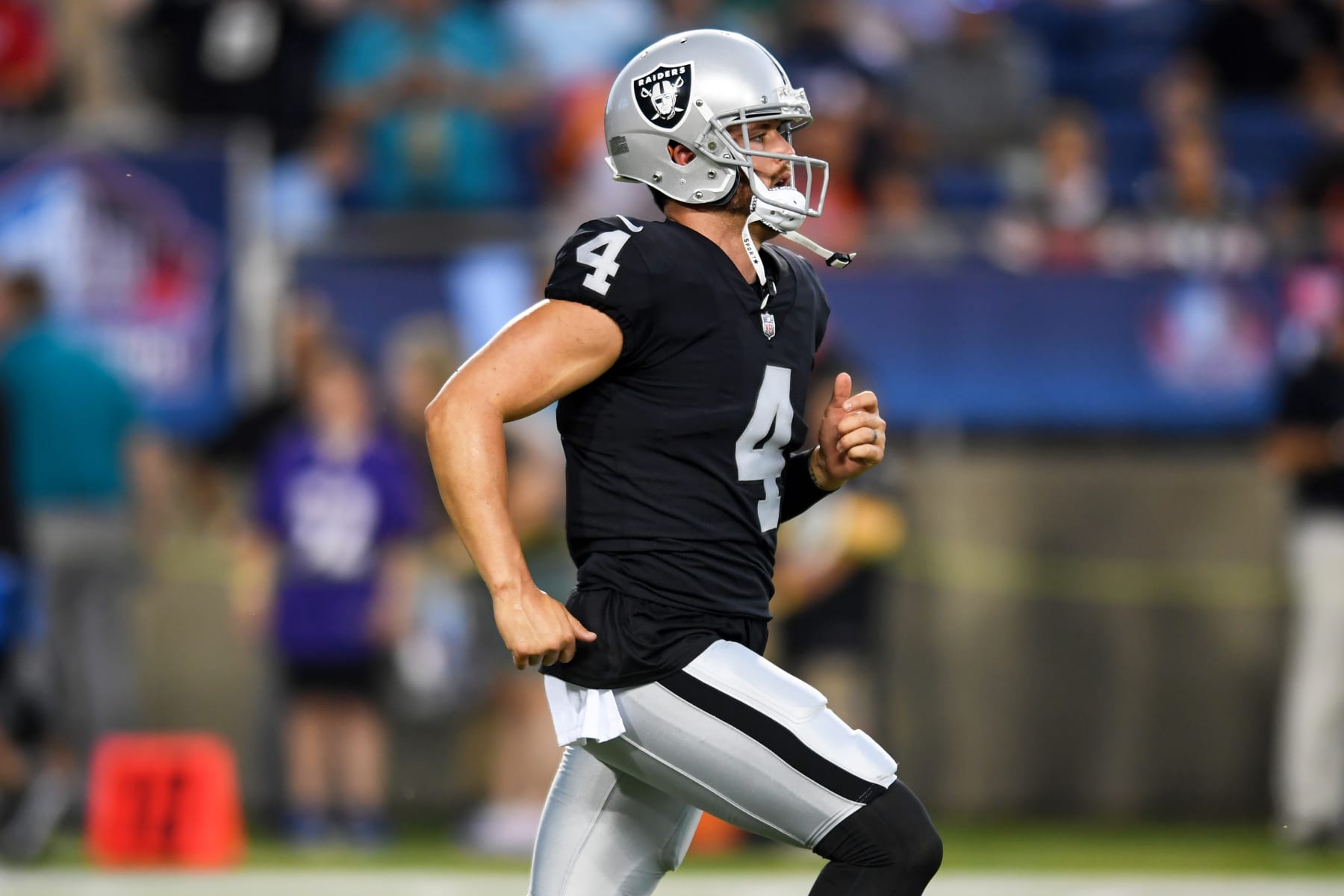 CANTON, OH - AUGUST 04: Derek Carr #4 of the Las Vegas Raiders warms up prior to the 2022 Pro Football Hall of Fame Game against the Jacksonville Jaguars at Tom Benson Hall of Fame Stadium on August 04, 2022 in Canton, Ohio. (Photo by Nick Cammett/Diamond Images via Getty Images)