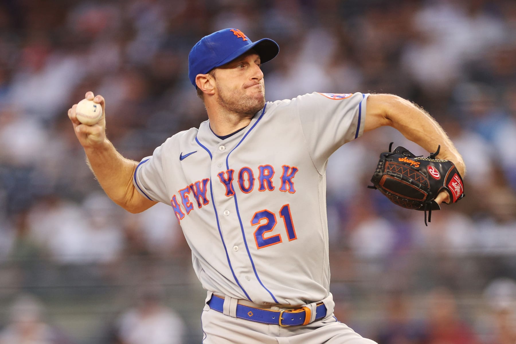 NEW YORK, NEW YORK - AUGUST 22: Max Scherzer #21 of the New York Mets pitches during the first inning against the New York Yankees at Yankee Stadium on August 22, 2022 in the Bronx borough of New York City. (Photo by Sarah Stier/Getty Images)