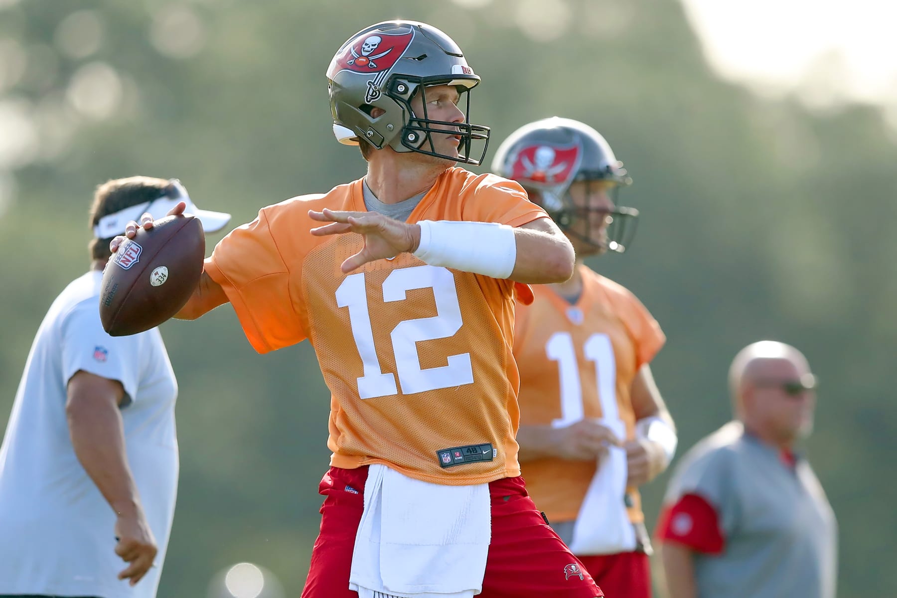 TAMPA, FL - AUG 09: Tampa Bay Buccaneers quarterback Tom Brady (12) throws a pass during the Tampa Bay Buccaneers Training Camp on August 09, 2022 at the AdventHealth Training Center at One Buccaneer Place in Tampa, Florida. (Photo by Cliff Welch/Icon Sportswire via Getty Images)