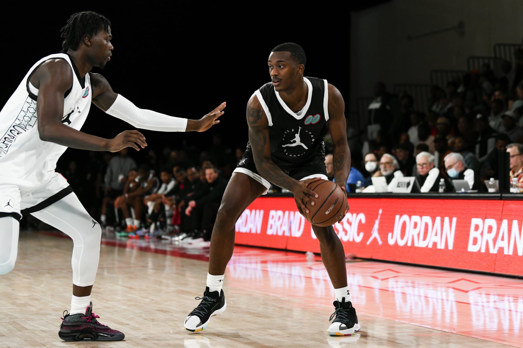 CHICAGO, IL - APRIL 15: Dariq Whitehead of Monteverde, FL reads the defense during the Jordan Brand Classic boys game at Hope Student Athletic Center on April 15, 2022 in Chicago, IL. (Photo by Chris Kohley/Icon Sportswire via Getty Images)