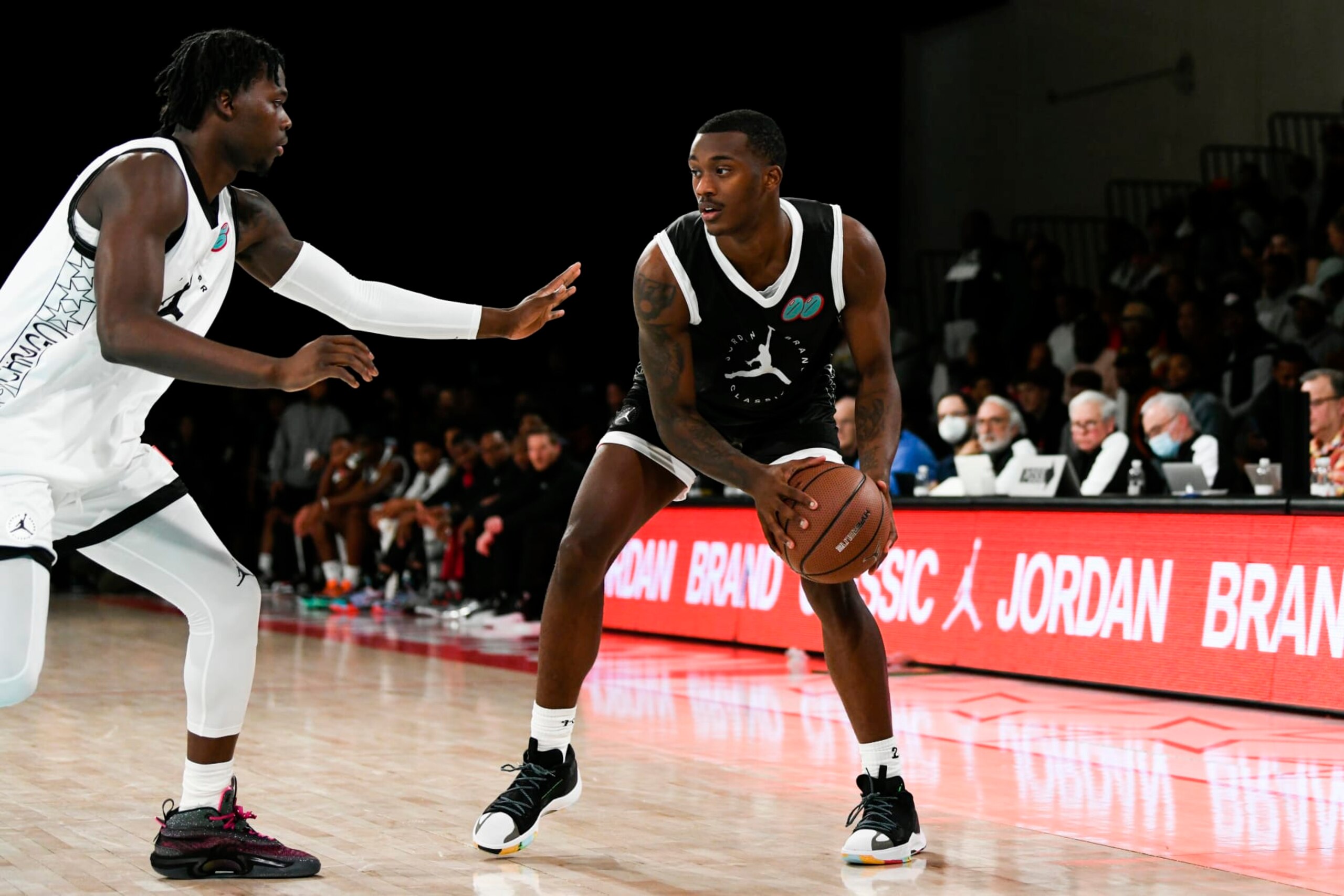 CHICAGO, IL - APRIL 15: Dariq Whitehead of Monteverde, FL reads the defense during the Jordan Brand Classic boys game at Hope Student Athletic Center on April 15, 2022 in Chicago, IL. (Photo by Chris Kohley/Icon Sportswire via Getty Images)