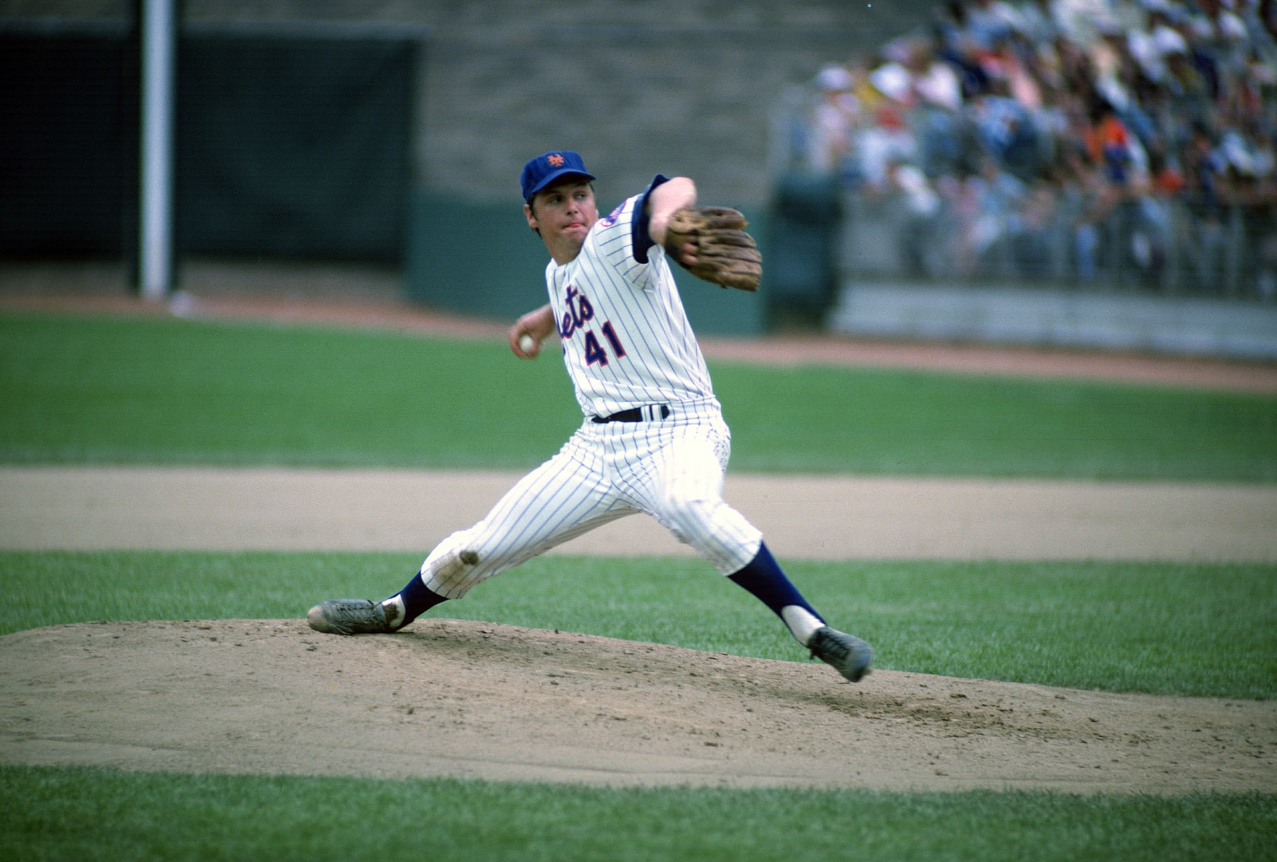 NEW YORK - CIRCA 1969: Pitcher Tom Seaver #41 of the New York Mets pitches during an Major League Baseball game circa 1969 at Shea Stadium in the Queens borough of New York City. Seaver played for the Mets from 1967-77,83. (Photo by Focus on Sport/Getty Images) 