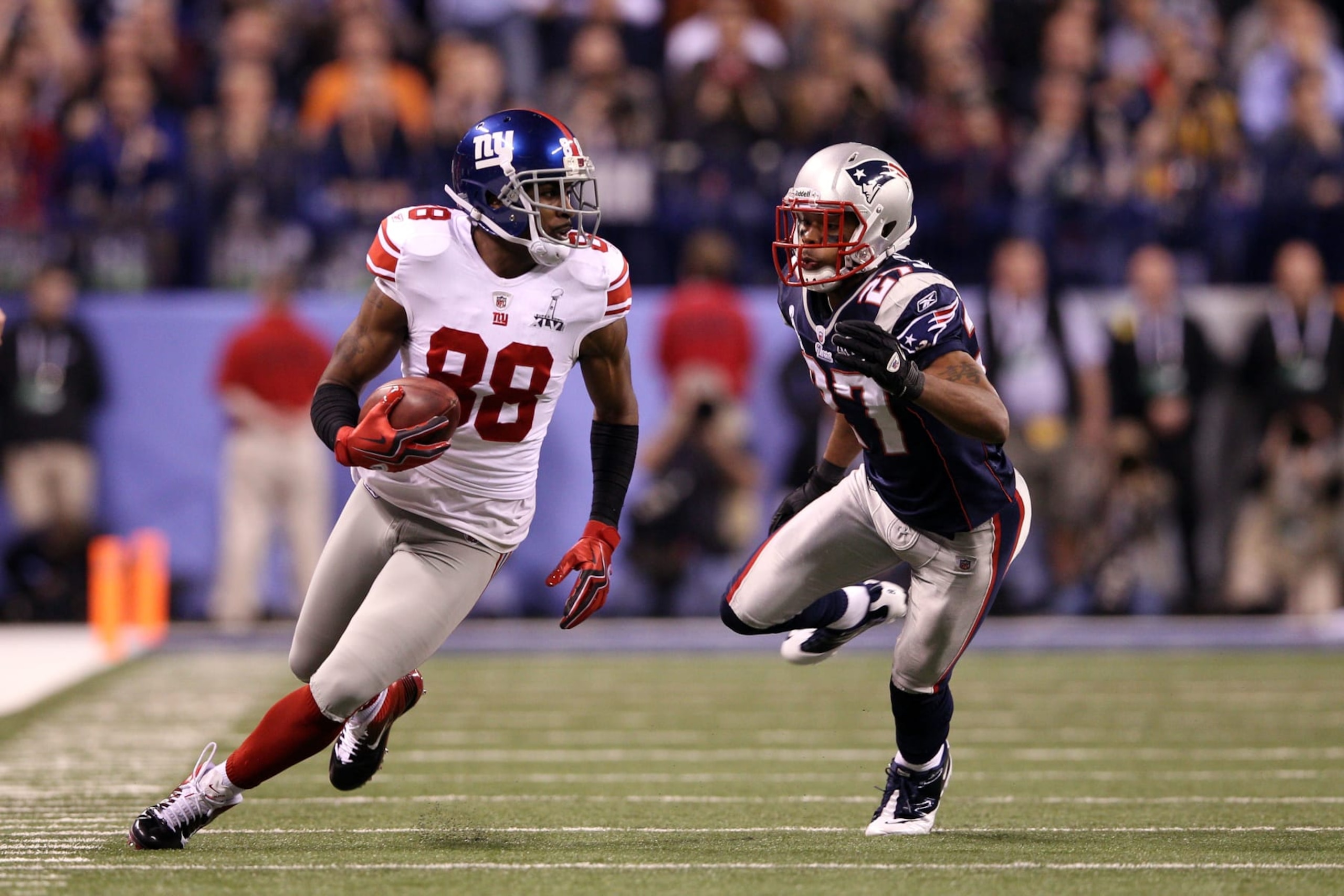 INDIANAPOLIS, IN - FEBRUARY 05:  Hakeem Nicks #88 of the New York Giants runs with the ball against Antwaun Molden #27 of the New England Patriots  during Super Bowl XLVI at Lucas Oil Stadium on February 5, 2012 in Indianapolis, Indiana.  (Photo by Elsa/Getty Images) 