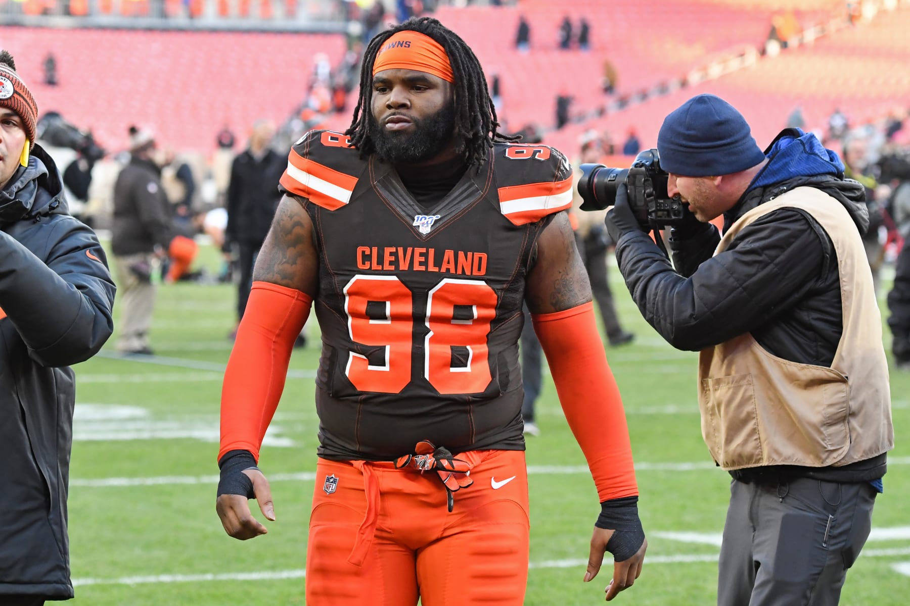 CLEVELAND, OH - NOVEMBER 24, 2019: Defensive tackle Sheldon Richardson #98 of the Cleveland Browns walks off the field after a game against the Miami Dolphins on November 24, 2019 at FirstEnergy Stadium in Cleveland, Ohio. Cleveland won 41-24. (Photo by: 2019 Nick Cammett/Diamond Images via Getty Images) CLEVELAND, OH - NOVEMBER 24, 2019: Defensive tackle Sheldon Richardson #98 of the Cleveland Browns walks off the field after a game against the Miami Dolphins on November 24, 2019 at FirstEnergy Stadium in Cleveland, Ohio. Cleveland won 41-24. (Photo by: 2019 Nick Cammett/Diamond Images via Getty Images)
