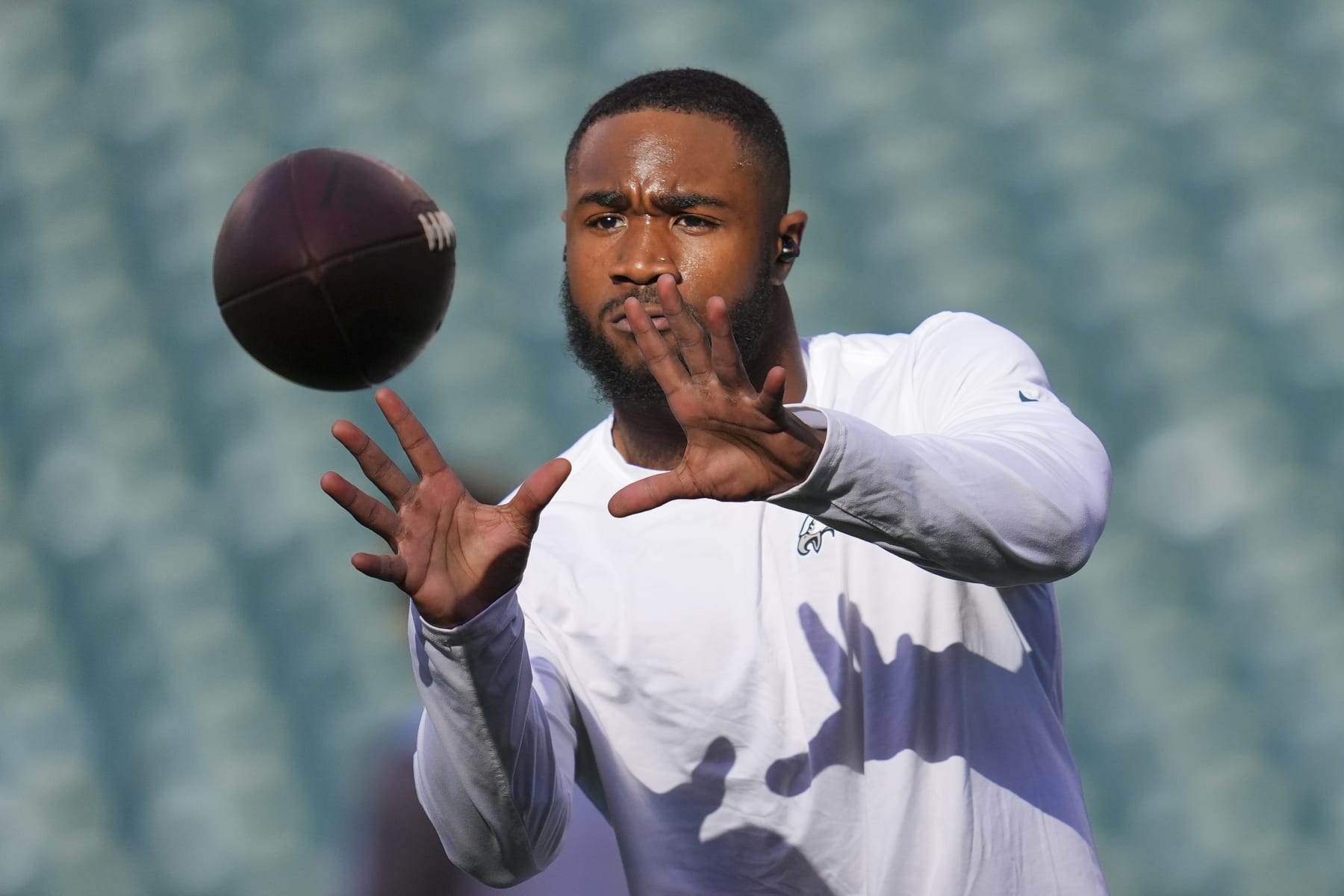 PHILADELPHIA, PA - AUGUST 12: Miles Sanders #26 of the Philadelphia Eagles catches the ball prior to the preseason game against the New York Jets at Lincoln Financial Field on August 12, 2022 in Philadelphia, Pennsylvania. (Photo by Mitchell Leff/Getty Images)