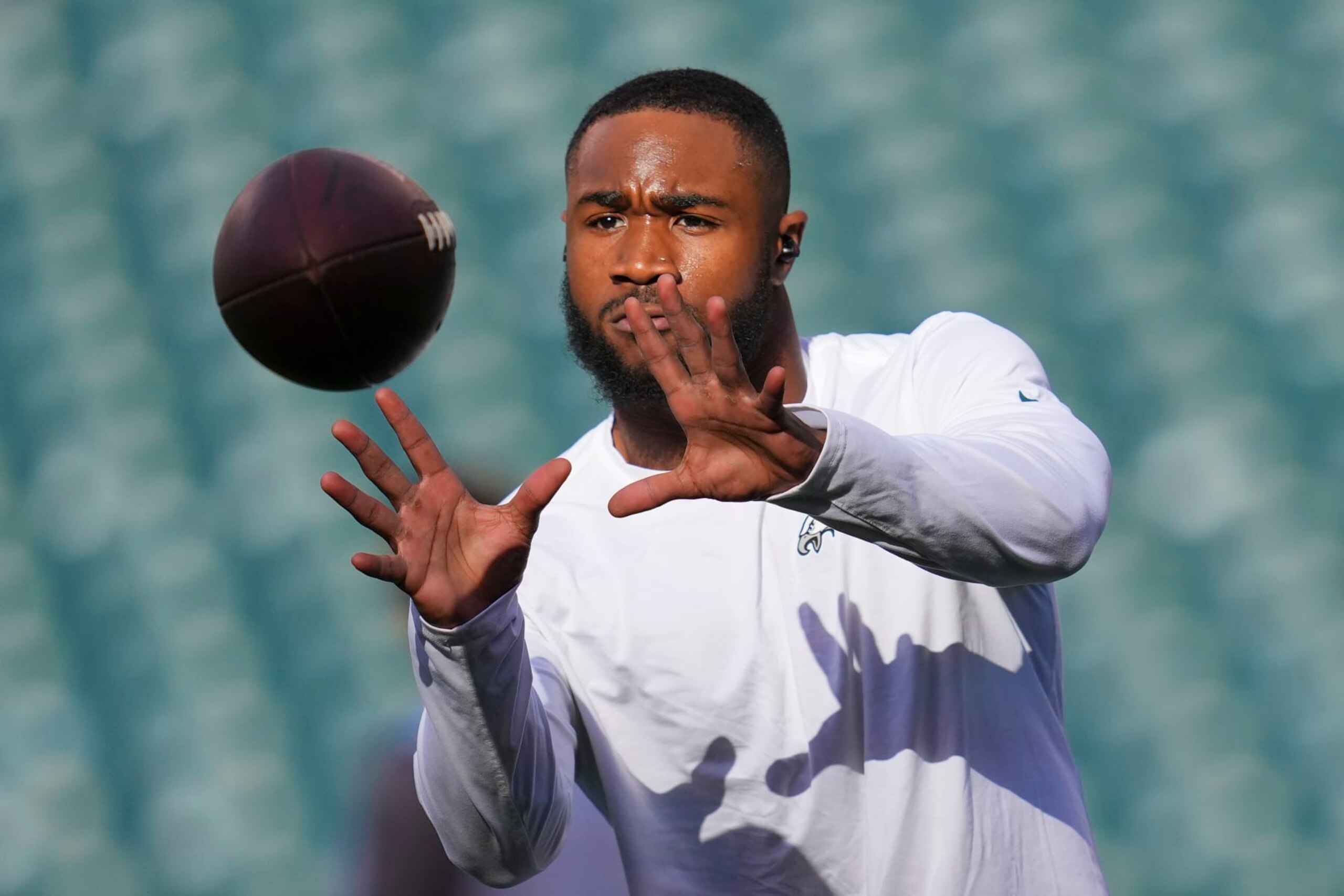 PHILADELPHIA, PA - AUGUST 12: Miles Sanders #26 of the Philadelphia Eagles catches the ball prior to the preseason game against the New York Jets at Lincoln Financial Field on August 12, 2022 in Philadelphia, Pennsylvania. (Photo by Mitchell Leff/Getty Images)