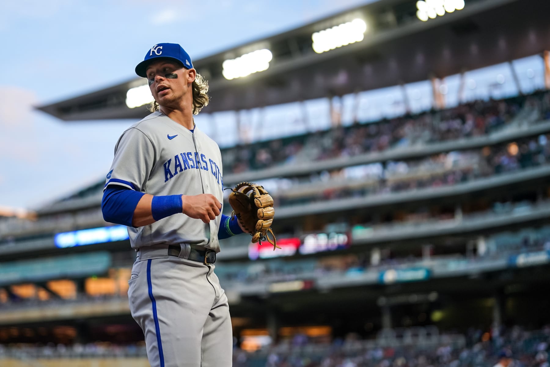MINNEAPOLIS, MN - AUGUST 15 Bobby Witt Jr. #7 of the Kansas City Royals looks on against the Minnesota Twins on August 15, 2022 at Target Field in Minneapolis, Minnesota. (Photo by Brace Hemmelgarn/Minnesota Twins/Getty Images)