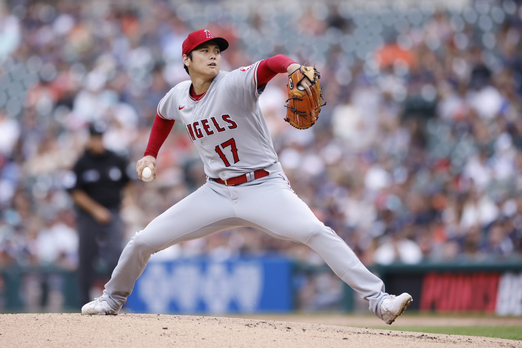 DETROIT, MI - AUGUST 21: Los Angeles Angels starting pitcher Shohei Ohtani (17) delivers a pitch during an MLB game against the Detroit Tigers on August 21, 2022 at Comerica Park in Detroit, Michigan. (Photo by Joe Robbins/Icon Sportswire via Getty Images)