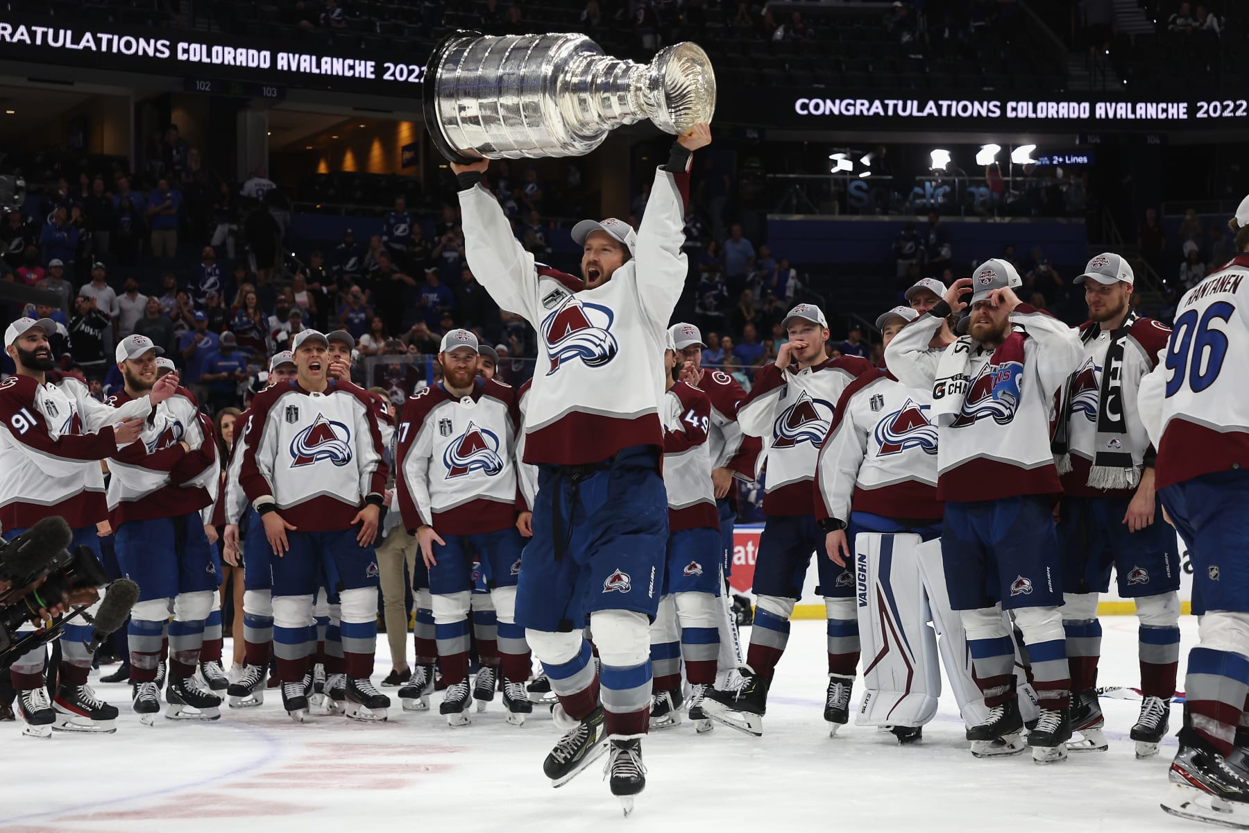 TAMPA, FLORIDA - JUNE 26: Darren Helm #43 of the Colorado Avalanche lifts the Stanley Cup in celebration after Game Six of the 2022 NHL Stanley Cup Final at Amalie Arena on June 26, 2022 in Tampa, Florida. The Avalanche defeated the Lightning 2-1.  (Photo by Christian Petersen/Getty Images)