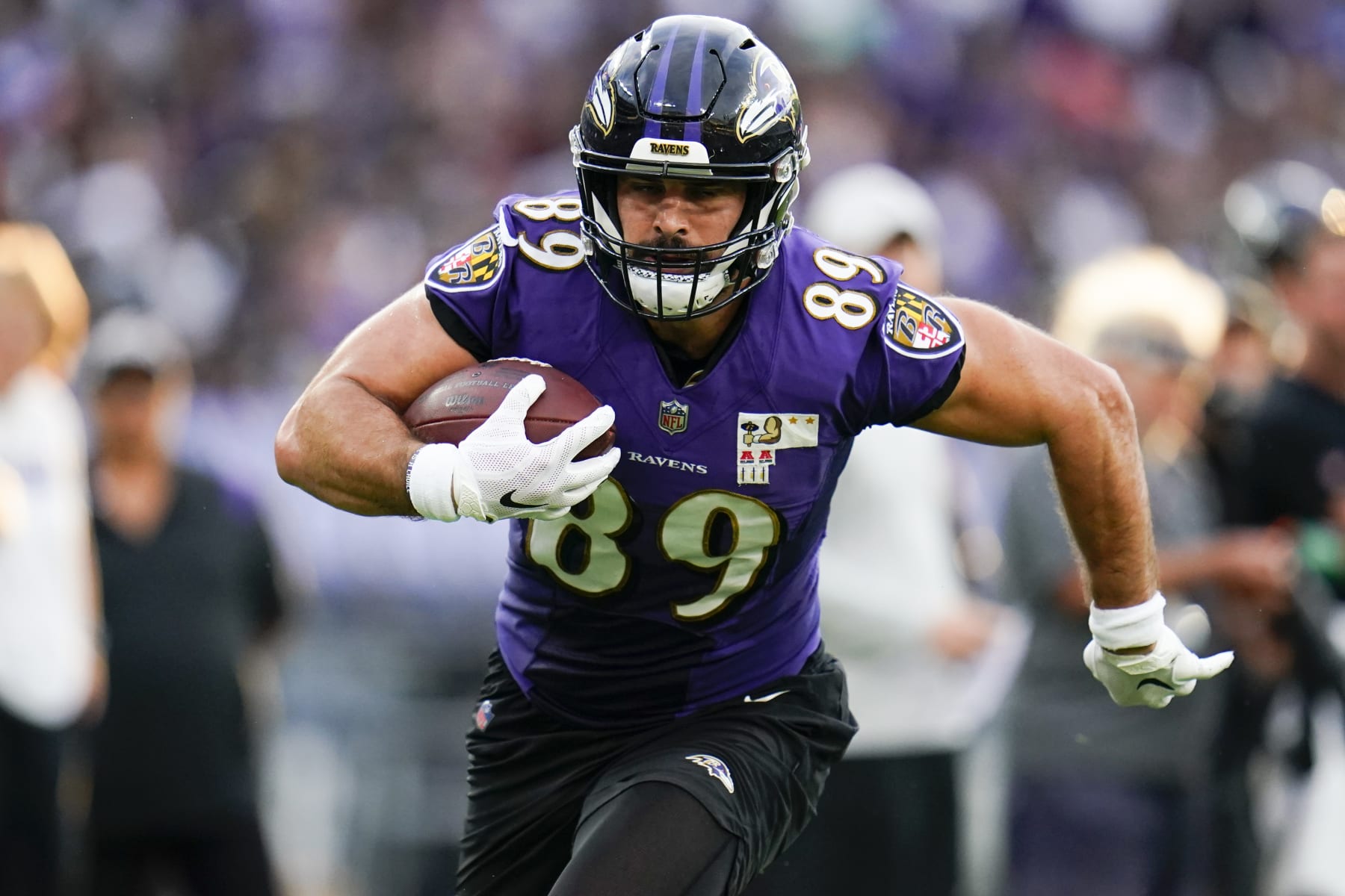 Baltimore Ravens tight end Mark Andrews works out during the team's NFL football training camp practice at M&T Stadium, Saturday, July 30, 2022, in Baltimore. (AP Photo/Julio Cortez)