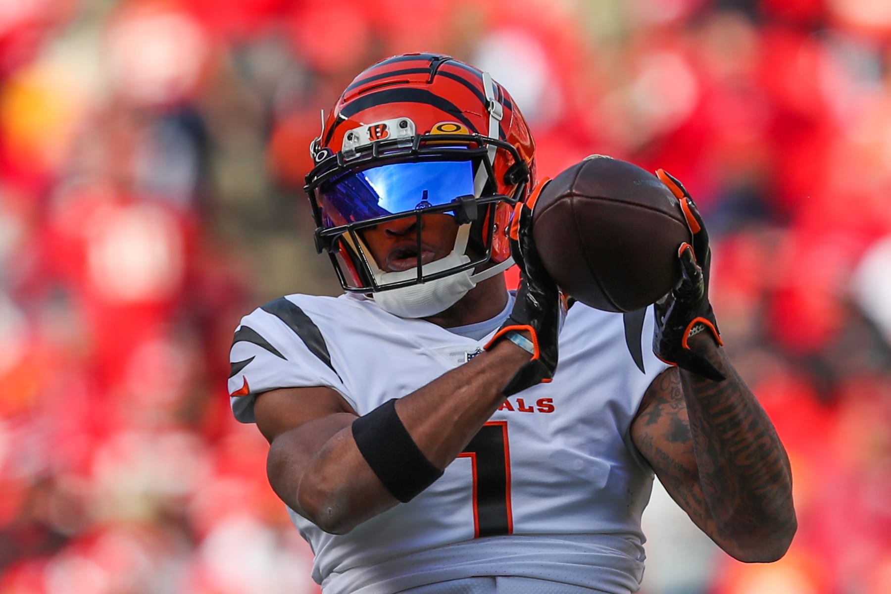 KANSAS CITY, MO - JANUARY 30: Cincinnati Bengals wide receiver Ja'Marr Chase (1) catches a pass before the AFC Championship game between the Cincinnati Bengals and Kansas City Chiefs on Jan 30, 2022 at GEHA Field at Arrowhead Stadium in Kansas City, MO. (Photo by Scott Winters/Icon Sportswire via Getty Images)