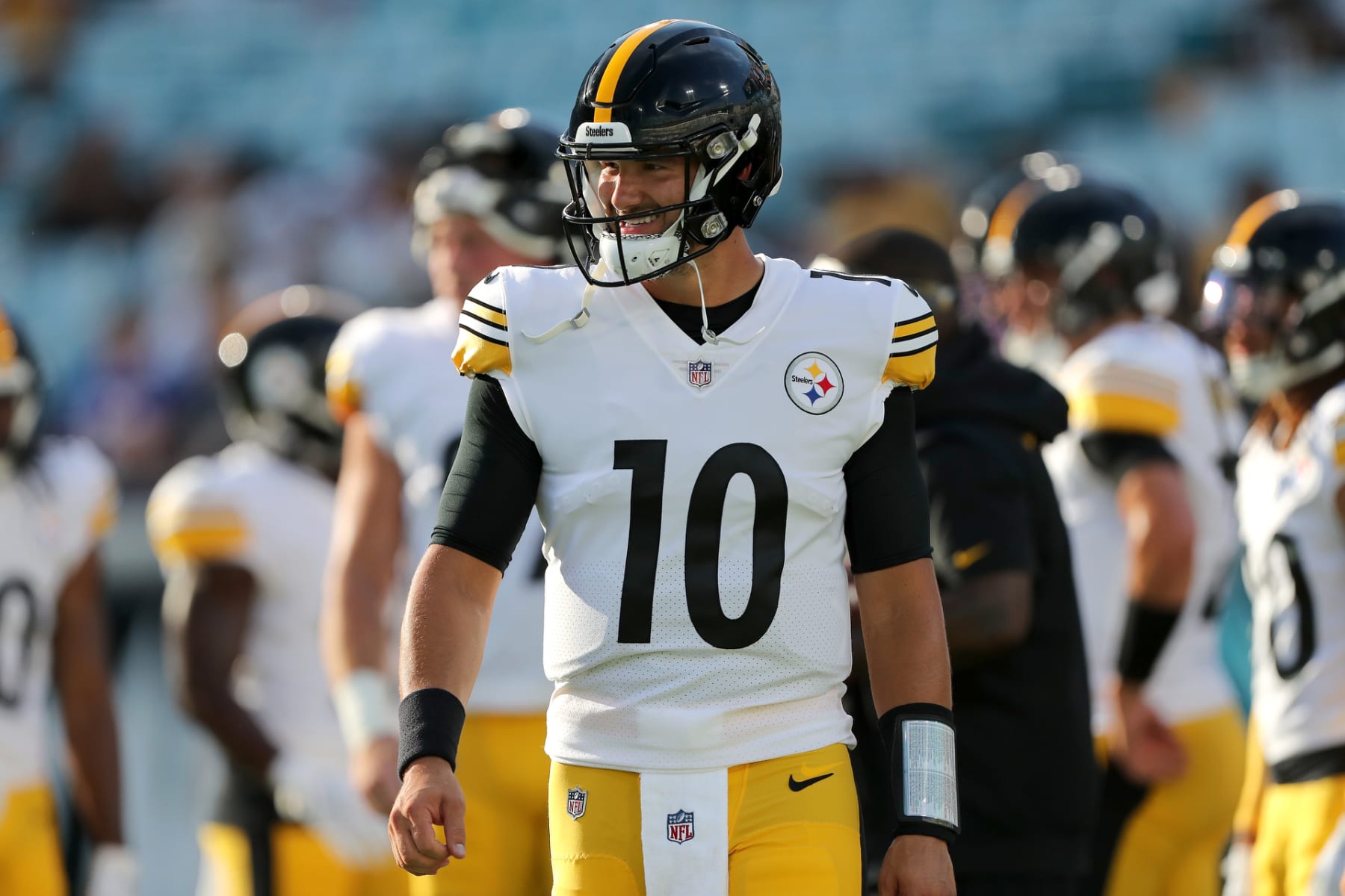JACKSONVILLE, FLORIDA - AUGUST 20: Mitch Trubisky #10 of the Pittsburgh Steelers looks on before the game against the Jacksonville Jaguars at TIAA Bank Field on August 20, 2022 in Jacksonville, Florida. (Photo by Courtney Culbreath/Getty Images)