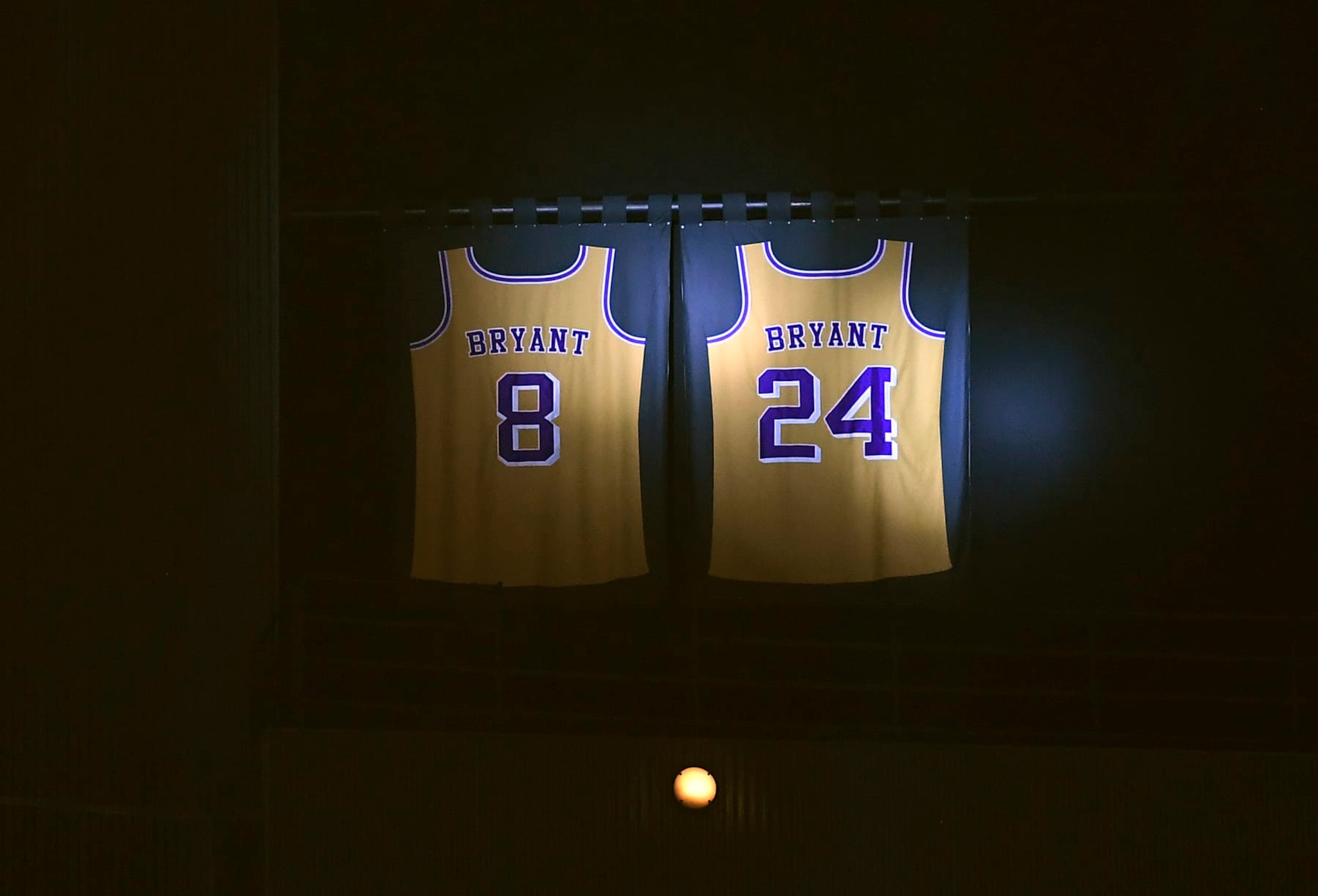LOS ANGELES, CA - FEBRUARY 01: Los Angeles Clippers honor Kobe Bryant by lighting up his retired Los Angeles Lakers jersey at Staples Center on February 1, 2020 in Los Angeles, California. NOTE TO USER: User expressly acknowledges and agrees that, by downloading and/or using this Photograph, user is consenting to the terms and conditions of the Getty Images License Agreement. (Photo by Kevork Djansezian/Getty Images)