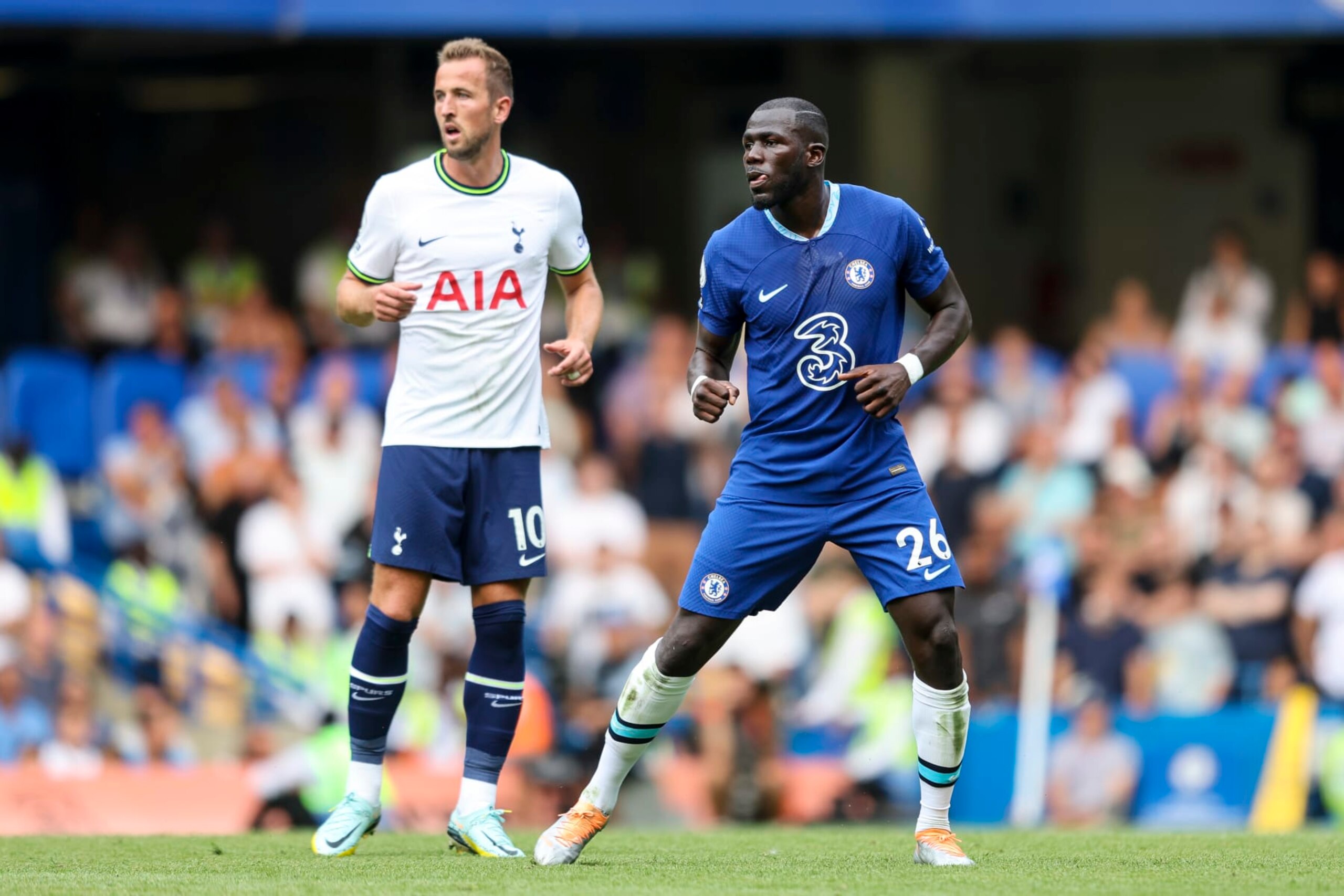 LONDON, ENGLAND - AUGUST 14: Harry Kane of Tottenham Hotspur and Kalidou Koulibaly of Chelsea during the Premier League match between Chelsea FC and Tottenham Hotspur at Stamford Bridge on August 14, 2022 in London, England. (Photo by Robin Jones/Getty Images)