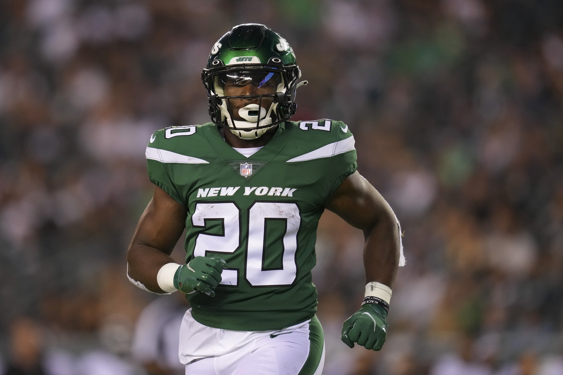PHILADELPHIA, PA - AUGUST 12: Breece Hall #20 of the New York Jets in action against the Philadelphia Eagles during the preseason game at Lincoln Financial Field on August 12, 2022 in Philadelphia, Pennsylvania. The Jets defeated the Eagles 24-21. (Photo by Mitchell Leff/Getty Images)