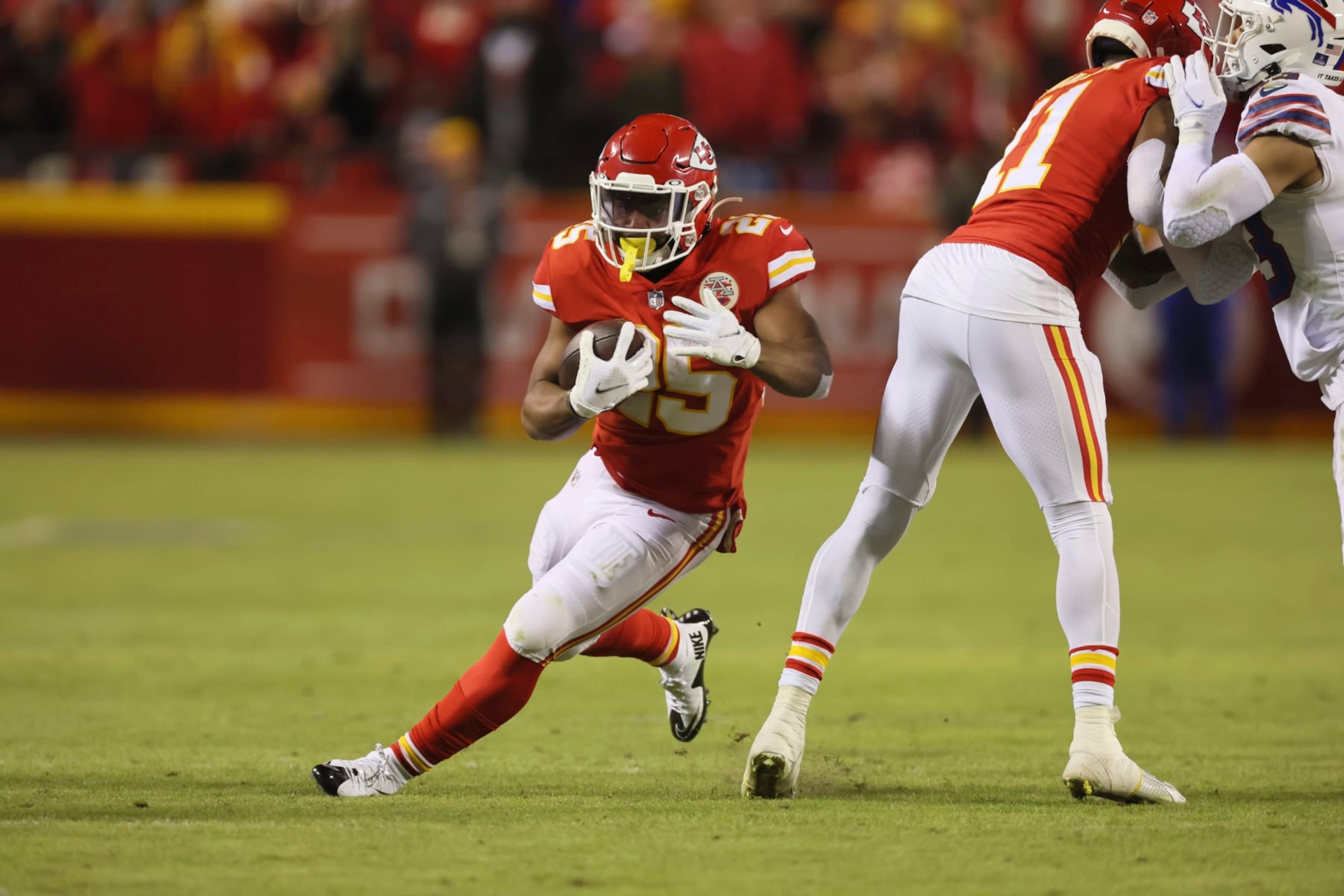 Football: NFL Playoffs: Kansas City Chiefs Clyde Edwards-Helaire (25) in action, rushing vs Buffalo Bills at Arrowhead Stadium. Kansas City, MO 1/23/2022 CREDIT: David E. Klutho (Photo by David E. Klutho/Sports Illustrated via Getty Images) (Set Number: X163914 TK1)