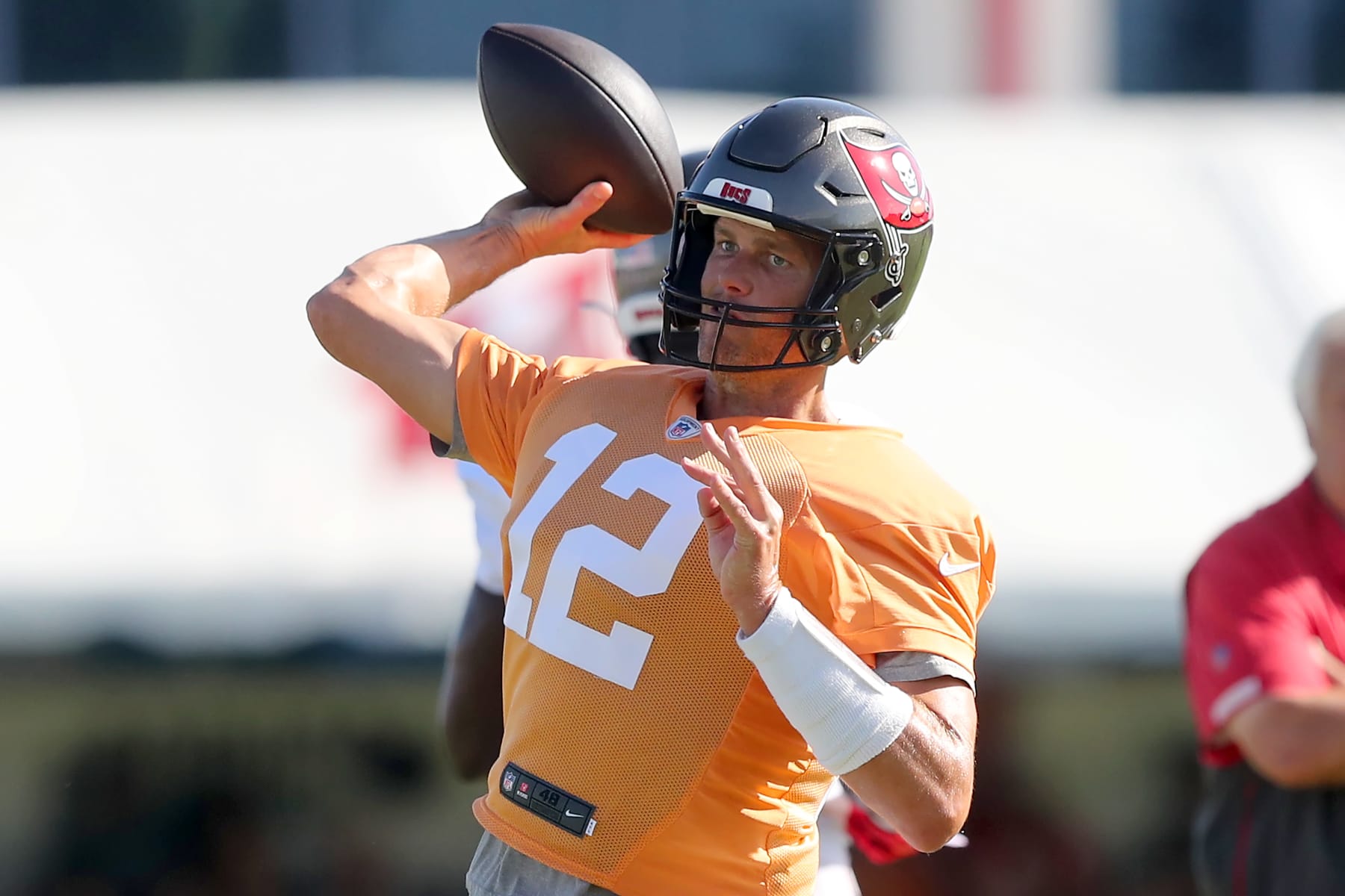 TAMPA, FL - AUGUST 07: Tampa Bay Buccaneers quarterback Tom Brady (12) throws a pass during the Tampa Bay Buccaneers Training Camp on August 07, 2022 at the AdventHealth Training Center at One Buccaneer Place in Tampa, Florida. (Photo by Cliff Welch/Icon Sportswire via Getty Images)