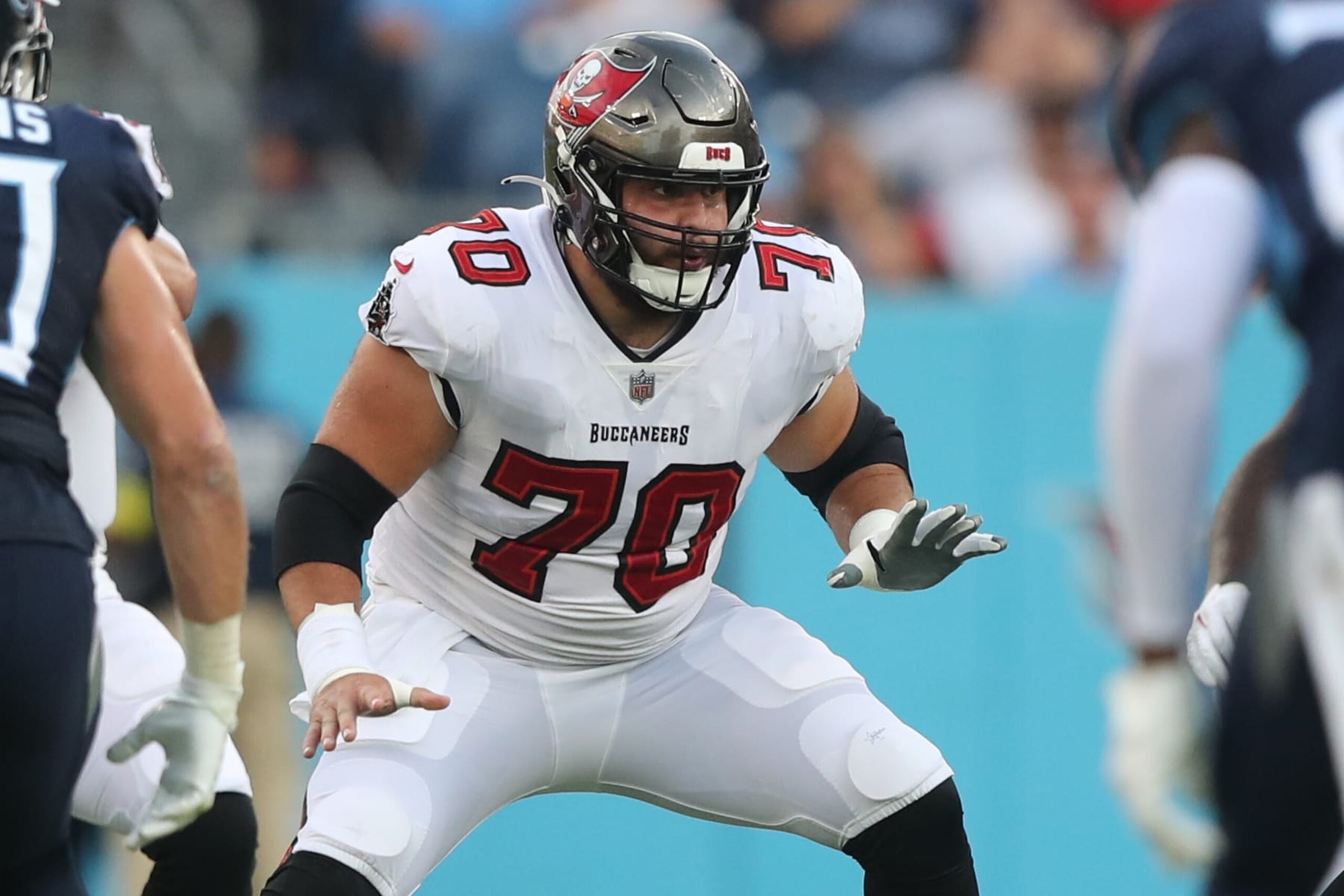 NASHVILLE, TN - AUGUST 20: Tampa Bay Buccaneers offensive lineman Robert Hainsey (70) sets up to block during the Tampa Bay Buccaneers-Tennessee Titans Preseason game on August 20, 2022 at Nissan Stadium in Nashville, TN. (Photo by Cliff Welch/Icon Sportswire via Getty Images) NASHVILLE, TN - AUGUST 20: Tampa Bay Buccaneers offensive lineman Robert Hainsey (70) sets up to block during the Tampa Bay Buccaneers-Tennessee Titans Preseason game on August 20, 2022 at Nissan Stadium in Nashville, TN. (Photo by Cliff Welch/Icon Sportswire via Getty Images)