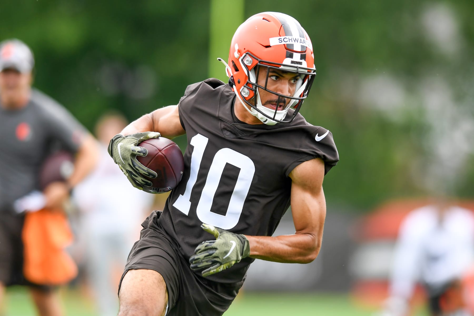 BEREA, OH - JUNE 14: Anthony Schwartz #10 of the Cleveland Browns runs a drill during the Cleveland Browns mandatory minicamp at CrossCountry Mortgage Campus on June 14, 2022 in Berea, Ohio. (Photo by Nick Cammett/Diamond Images via Getty Images)