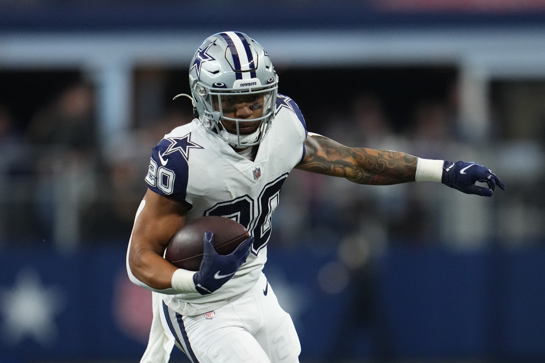 ARLINGTON, TEXAS - JANUARY 02: Tony Pollard #20 of the Dallas Cowboys runs the ball against the Arizona Cardinals during an NFL game at AT&T Stadium on January 02, 2022 in Arlington, Texas. (Photo by Cooper Neill/Getty Images) ARLINGTON, TEXAS - JANUARY 02: Tony Pollard #20 of the Dallas Cowboys runs the ball against the Arizona Cardinals during an NFL game at AT&T Stadium on January 02, 2022 in Arlington, Texas. (Photo by Cooper Neill/Getty Images)