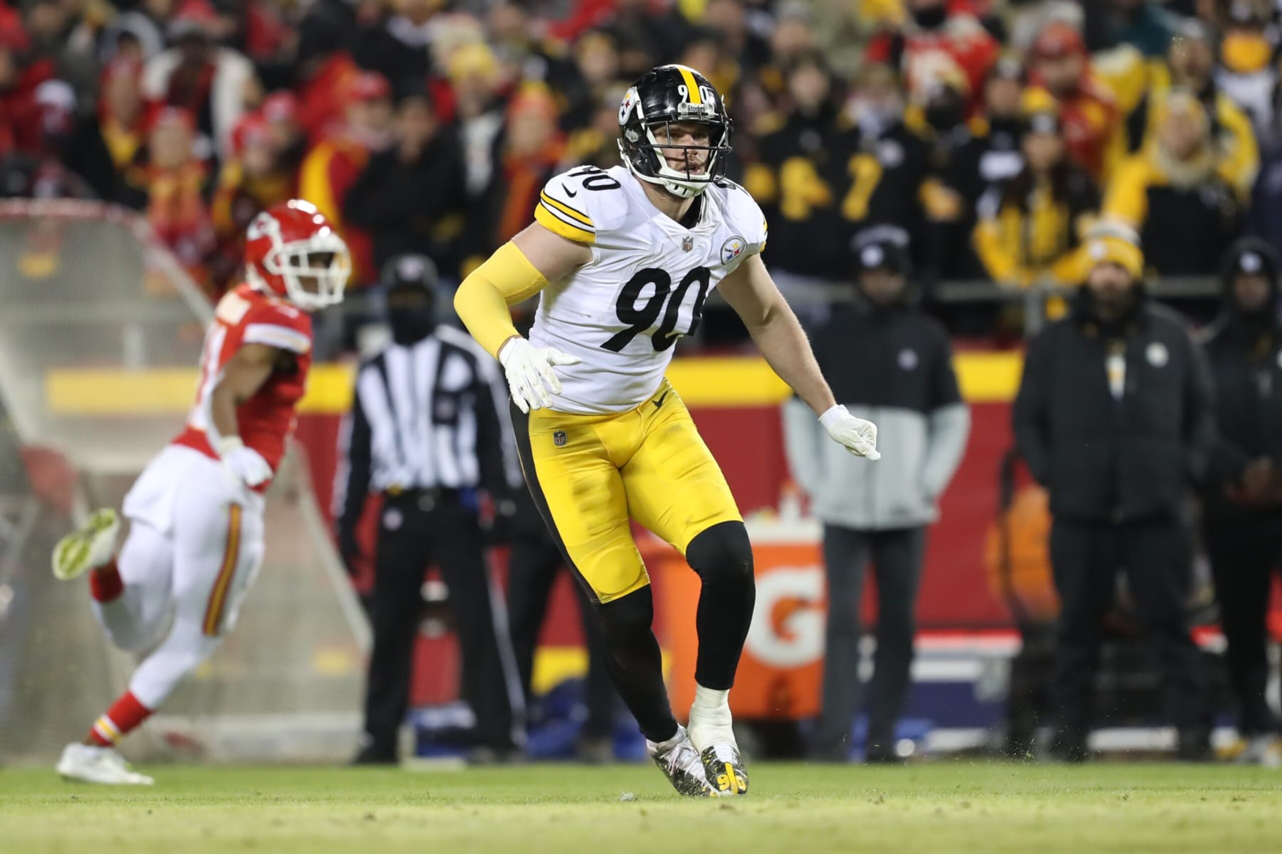 KANSAS CITY, MO - JANUARY 16: Pittsburgh Steelers outside linebacker T.J. Watt (90) drops into coverage in the third quarter of an AFC wild card playoff game between the Pittsburgh Steelers and Kansas City Chiefs on Jan 16, 2022 at GEHA Field at Arrowhead Stadium in Kansas City, MO. (Photo by Scott Winters/Icon Sportswire via Getty Images) KANSAS CITY, MO - JANUARY 16: Pittsburgh Steelers outside linebacker T.J. Watt (90) drops into coverage in the third quarter of an AFC wild card playoff game between the Pittsburgh Steelers and Kansas City Chiefs on Jan 16, 2022 at GEHA Field at Arrowhead Stadium in Kansas City, MO. (Photo by Scott Winters/Icon Sportswire via Getty Images)