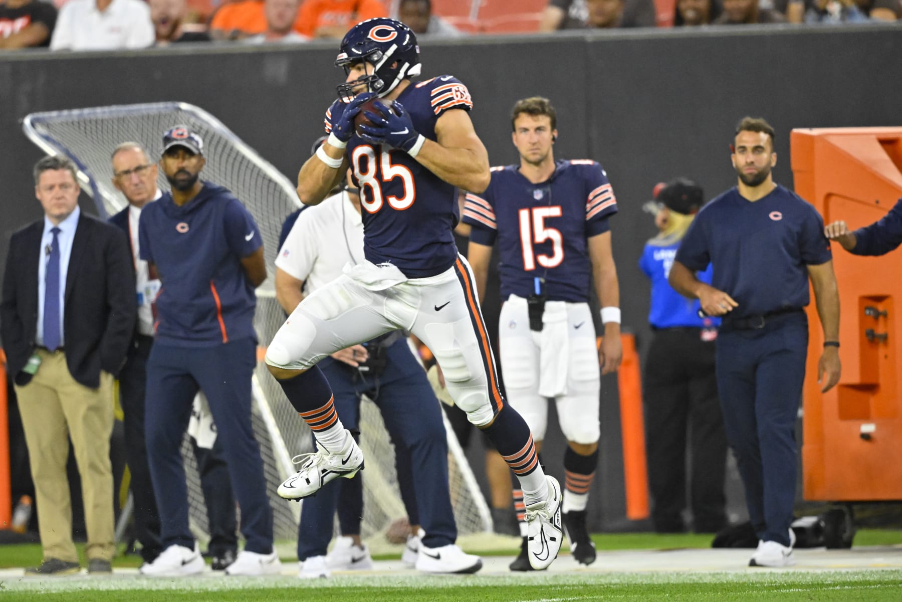 Chicago Bears tight end Cole Kmet (85) makes a touchdown catch from Justin Fields during the first half of an NFL preseason football game against the Cleveland Browns, Saturday, Aug. 27, 2022, in Cleveland. (AP Photo/David Richard)