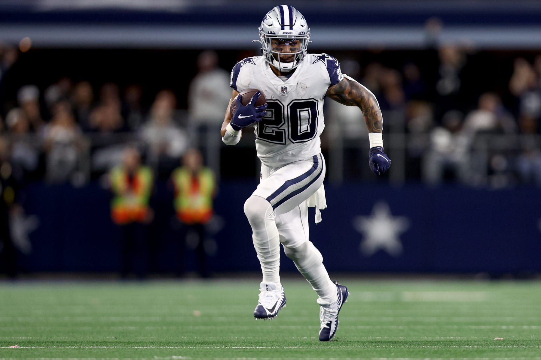 ARLINGTON, TEXAS - JANUARY 02: Tony Pollard #20 of the Dallas Cowboys carries the ball against Dennis Gardeck #45 of the Arizona Cardinals in the second half at AT&T Stadium on January 02, 2022 in Arlington, Texas. (Photo by Tom Pennington/Getty Images)
