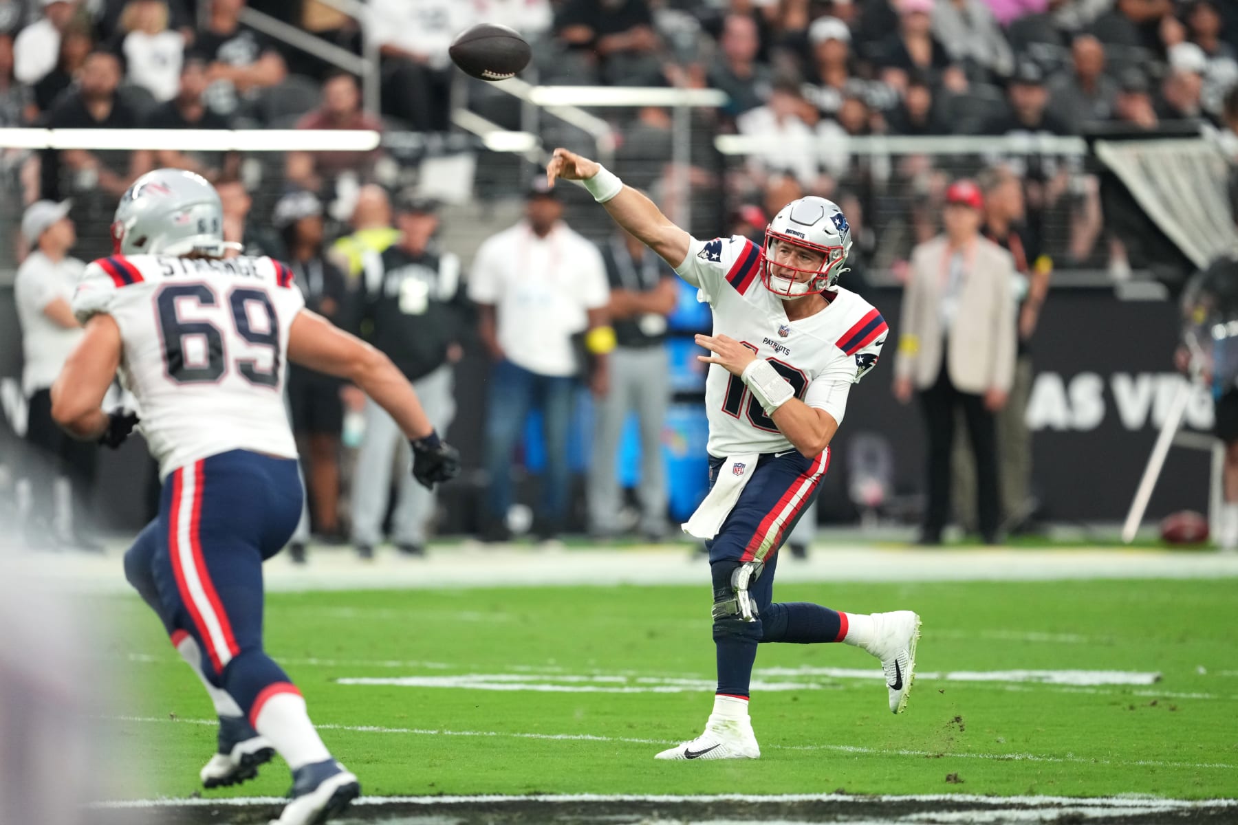 LAS VEGAS, NEVADA - AUGUST 26:  Quarterback Mac Jones #10 of the New England Patriots throws a pass against the Las Vegas Raiders during the first half of a preseason game  at Allegiant Stadium on August 26, 2022 in Las Vegas, Nevada. (Photo by Chris Unger/Getty Images)