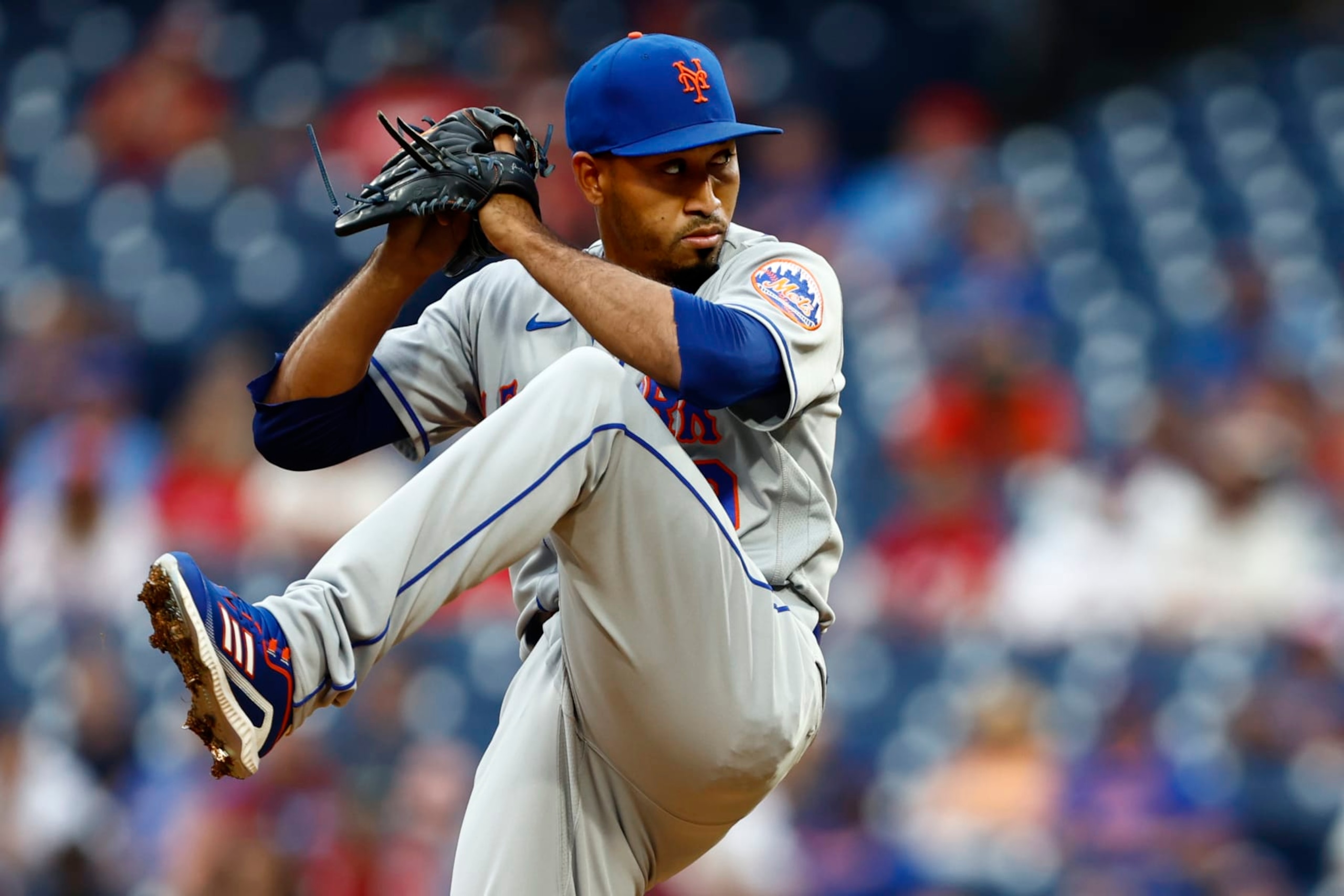 PHILADELPHIA, PA - AUGUST 21: Closer Edwin Diaz #39 of the New York Mets delivers a pitch against the Philadelphia Phillies during a game at Citizens Bank Park on August 21, 2022 in Philadelphia, Pennsylvania. The Mets defeated the Phillies 10-9. (Photo by Rich Schultz/Getty Images)