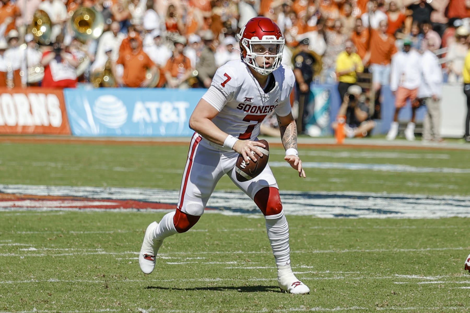 DALLAS, TX - OCTOBER 09: Oklahoma Sooners quarterback Spencer Rattler (7) looks for an open receiver during the Red River Showdown between the Texas Longhorns and the Oklahoma Sooners on October 09, 2021 at the Cotton Bowl in Dallas, Texas. (Photo by Matthew Pearce/Icon Sportswire via Getty Images)