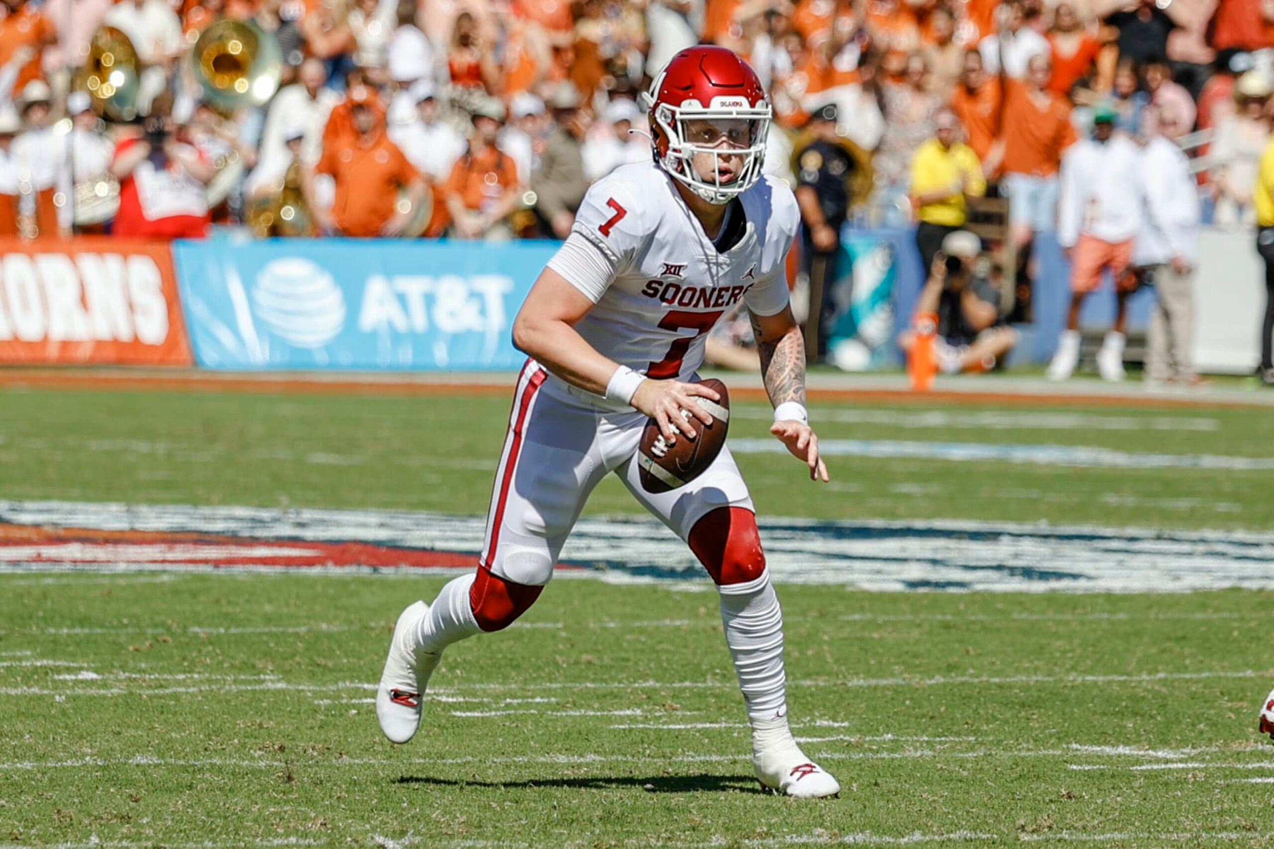 DALLAS, TX - OCTOBER 09: Oklahoma Sooners quarterback Spencer Rattler (7) looks for an open receiver during the Red River Showdown between the Texas Longhorns and the Oklahoma Sooners on October 09, 2021 at the Cotton Bowl in Dallas, Texas. (Photo by Matthew Pearce/Icon Sportswire via Getty Images)