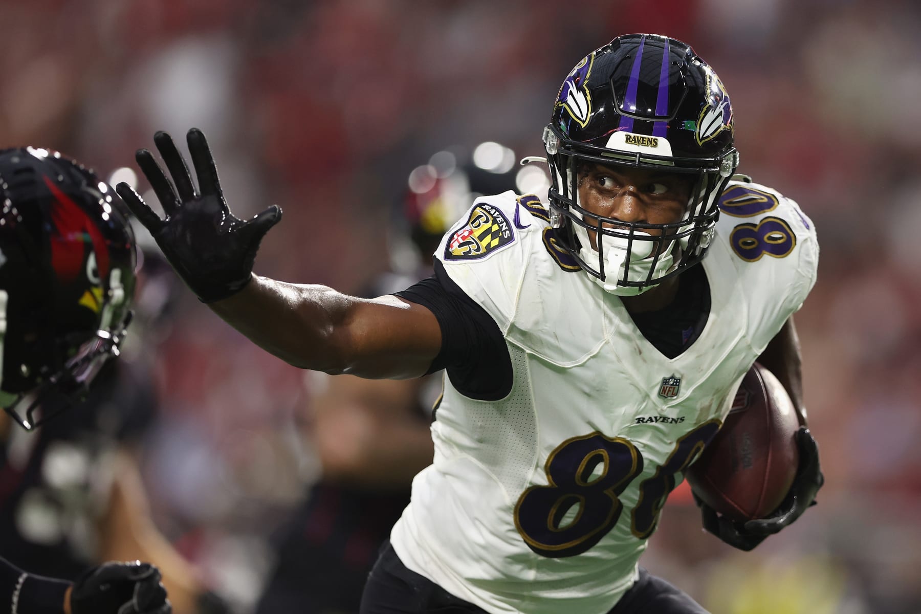 GLENDALE, ARIZONA - AUGUST 21: Tight end Isaiah Likely #80 of the Baltimore Ravens runs with the football after a reception against the Arizona Cardinals in a NFL preseason game at State Farm Stadium on August 21, 2022 in Glendale, Arizona. (Photo by Christian Petersen/Getty Images)