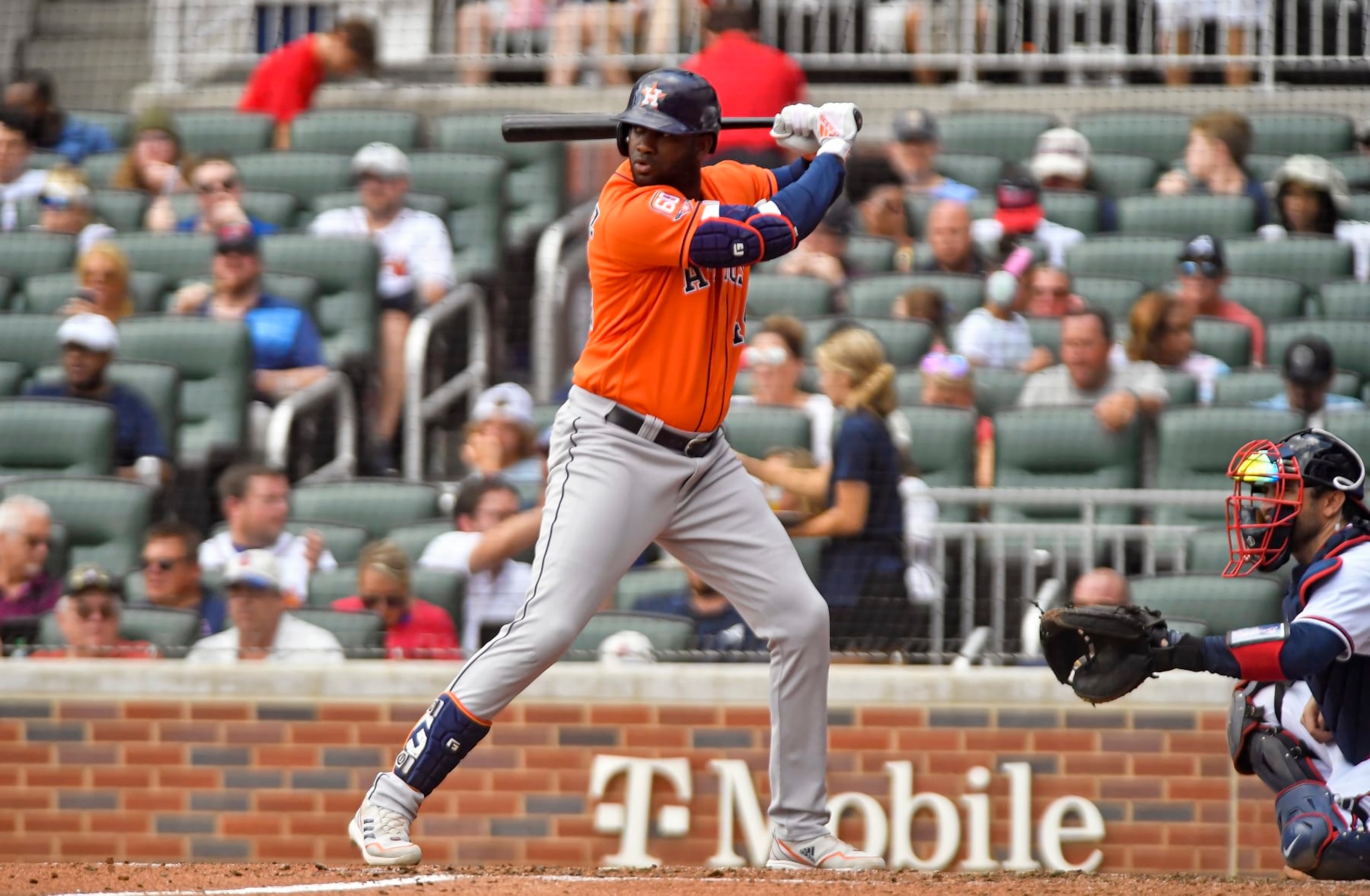 ATLANTA, GA - AUGUST 21: Houston Astros designated hitter Yordan Alvarez at bat during the fifth inning of a MLB game between the Houston Astros and Atlanta Braves on Sunday, August 21, 2022 at Truist Park in Atlanta, GA. (Photo by Austin McAfee/Icon Sportswire via Getty Images)