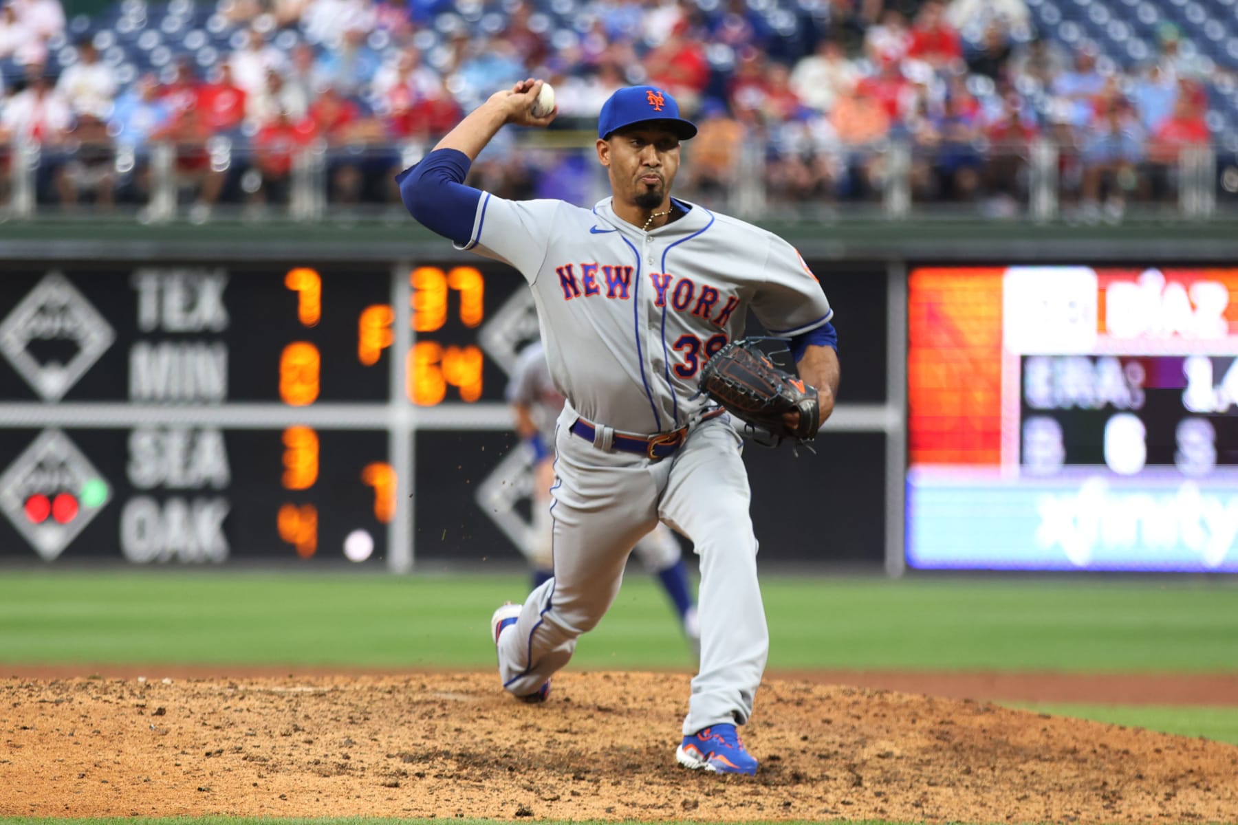 PHILADELPHIA, PA - AUGUST 21: Edwin Díaz #39 of the New York Mets pitches in ninth inning during the game between the New York Mets and the Philadelphia Phillies at Citizens Bank Park on Sunday, August 21, 2022 in Philadelphia, Pennsylvania. (Photo by Rob Tringali/MLB Photos via Getty Images)