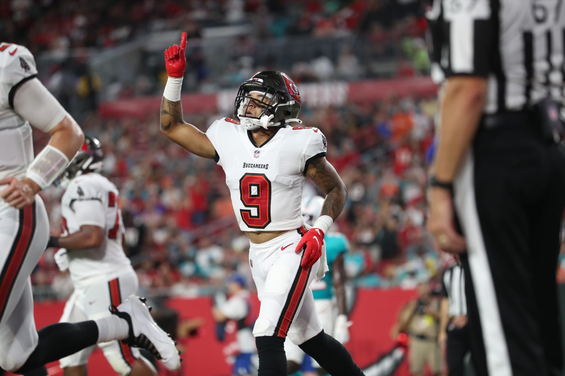 TAMPA, FL - AUGUST 13: Tampa Bay Buccaneers wide receiver Jerreth Sterns (9) points skywards in thanks after scoring a touchdown during the preseason game between the Miami Dolphins and the Tampa Bay Buccaneers on August 13, 2022 at Raymond James Stadium in Tampa, Florida. (Photo by Cliff Welch/Icon Sportswire via Getty Images)