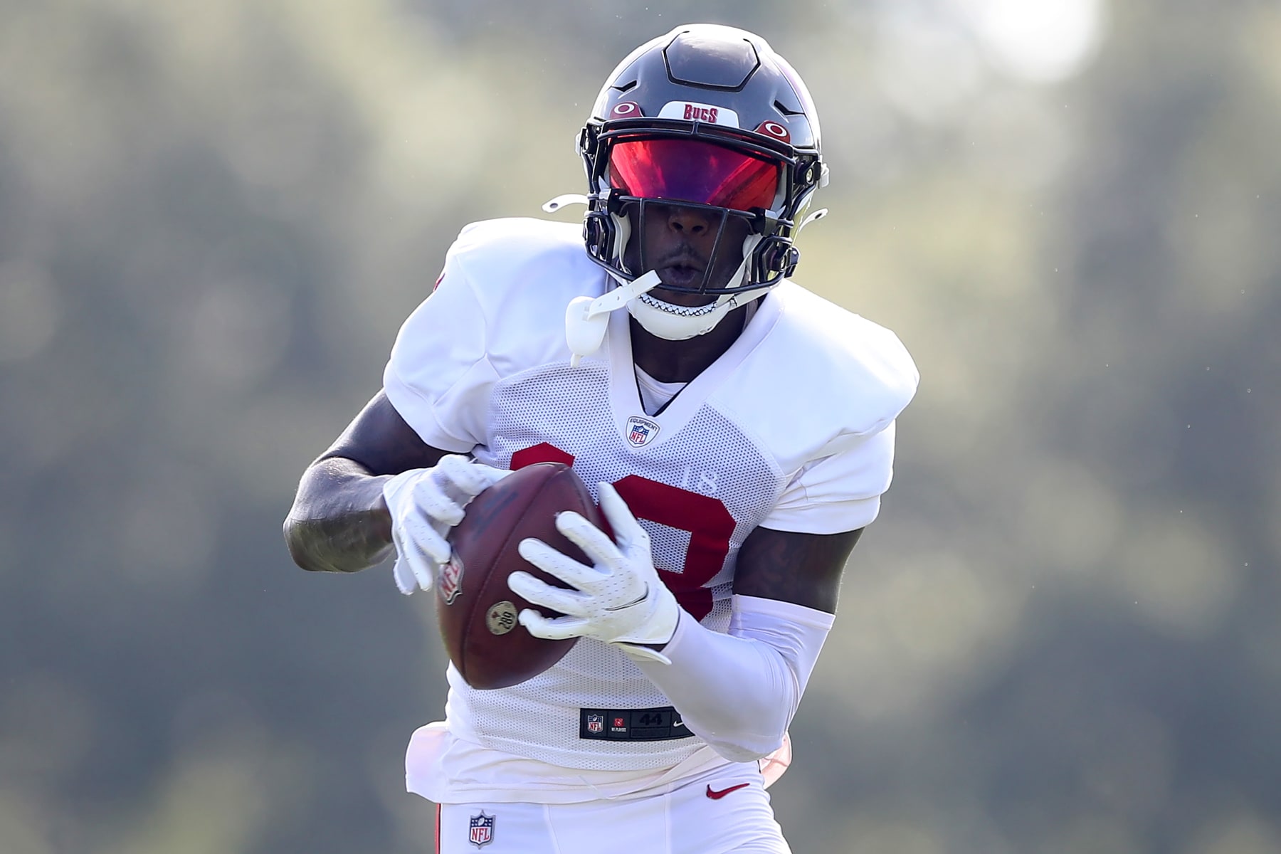 TAMPA, FL - JUL 30: Tampa Bay Buccaneers wide receiver Tyler Johnson (18) carries the ball during the Tampa Bay Buccaneers Training Camp on July 30, 2022 at the AdventHealth Training Center at One Buccaneer Place in Tampa, Florida. (Photo by Cliff Welch/Icon Sportswire via Getty Images)