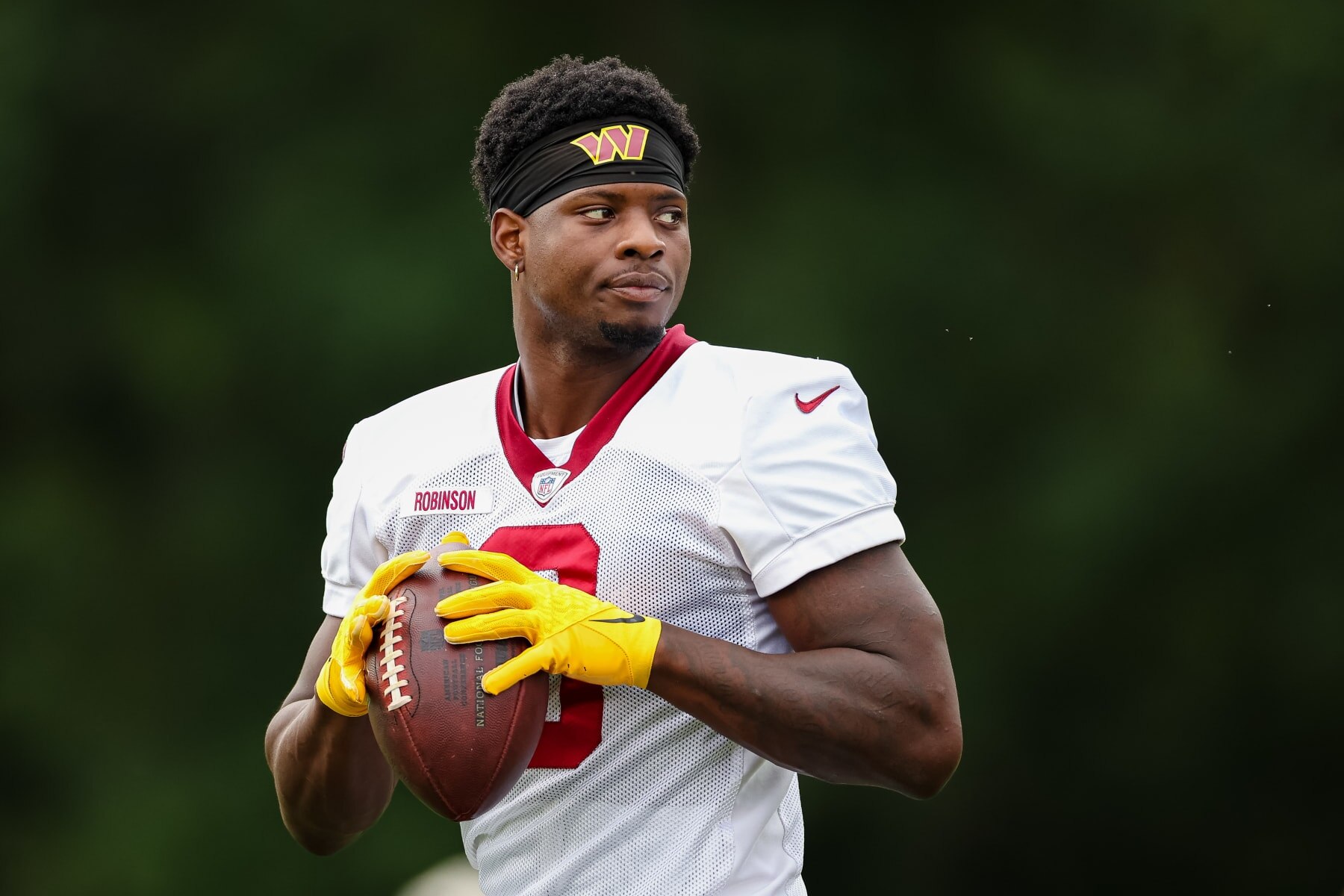 ASHBURN, VA - AUGUST 17: Brian Robinson #8 of the Washington Commanders participates in a drill during training camp at INOVA Sports Performance Center on August 17, 2022 in Ashburn, Virginia. (Photo by Scott Taetsch/Getty Images)