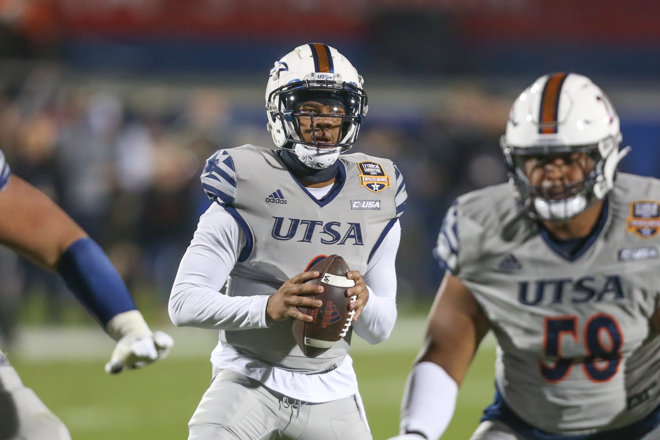 FRISCO, TX - DECEMBER 21: UTSA Roadrunners quarterback Frank Harris (0) drops back to pass during the Tropical Smoothie Cafe Frisco Bowl game between UTSA and San Diego State on December 21, 2021 at Toyota Stadium in Frisco, TX. (Photo by George Walker/Icon Sportswire via Getty Images) FRISCO, TX - DECEMBER 21: UTSA Roadrunners quarterback Frank Harris (0) drops back to pass during the Tropical Smoothie Cafe Frisco Bowl game between UTSA and San Diego State on December 21, 2021 at Toyota Stadium in Frisco, TX. (Photo by George Walker/Icon Sportswire via Getty Images)